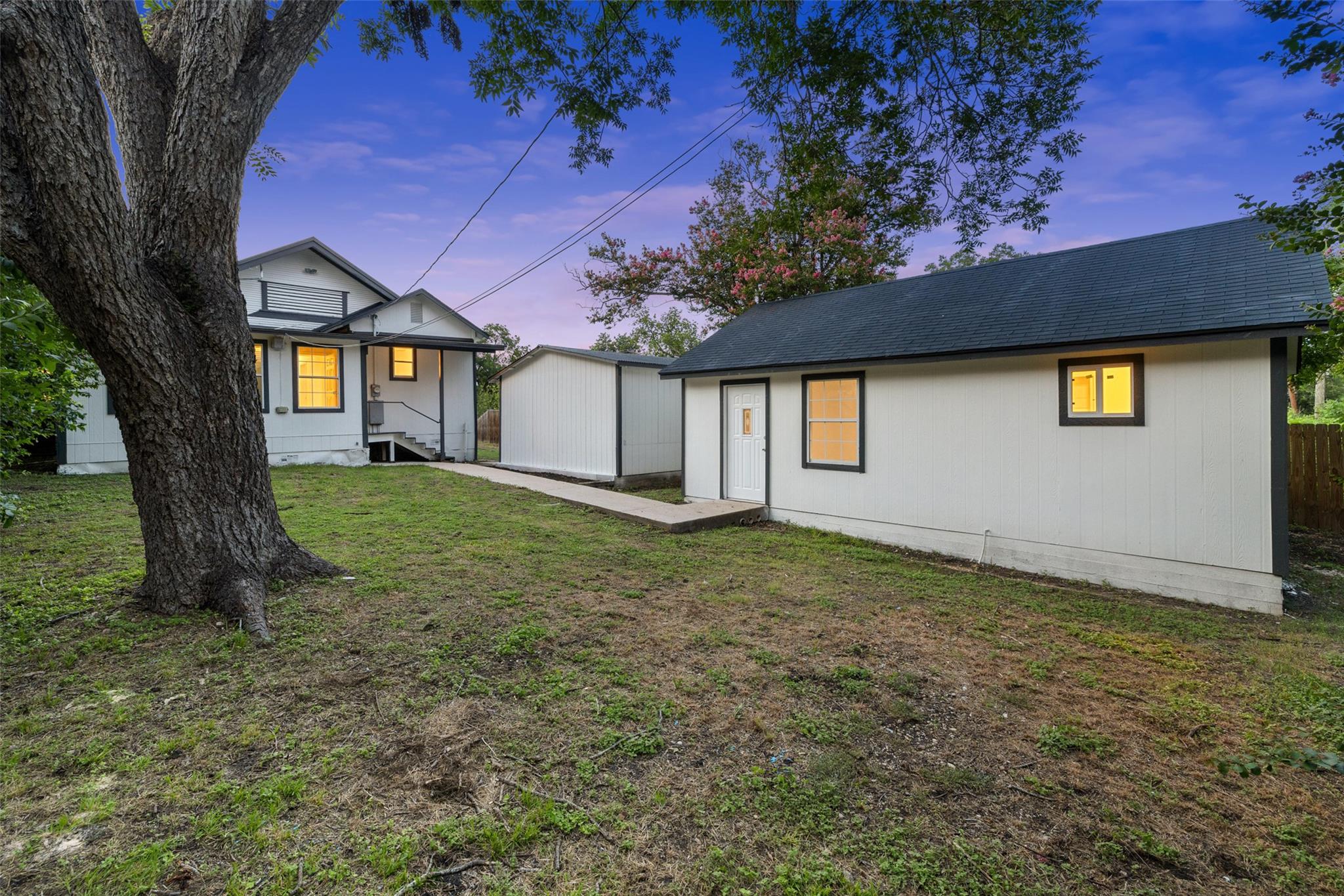 707 W 7th St, Taylor, TX 76574