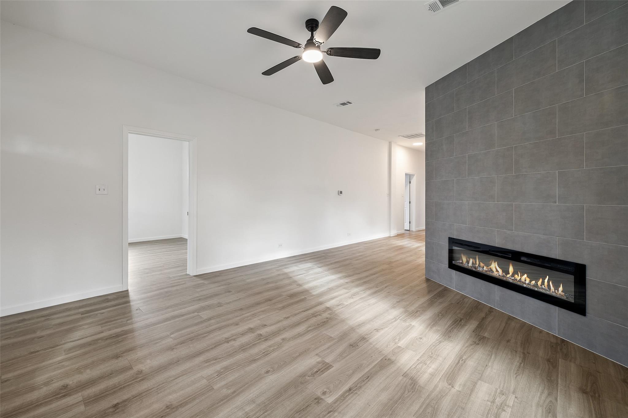 707 W 7th St, Taylor, TX 76574