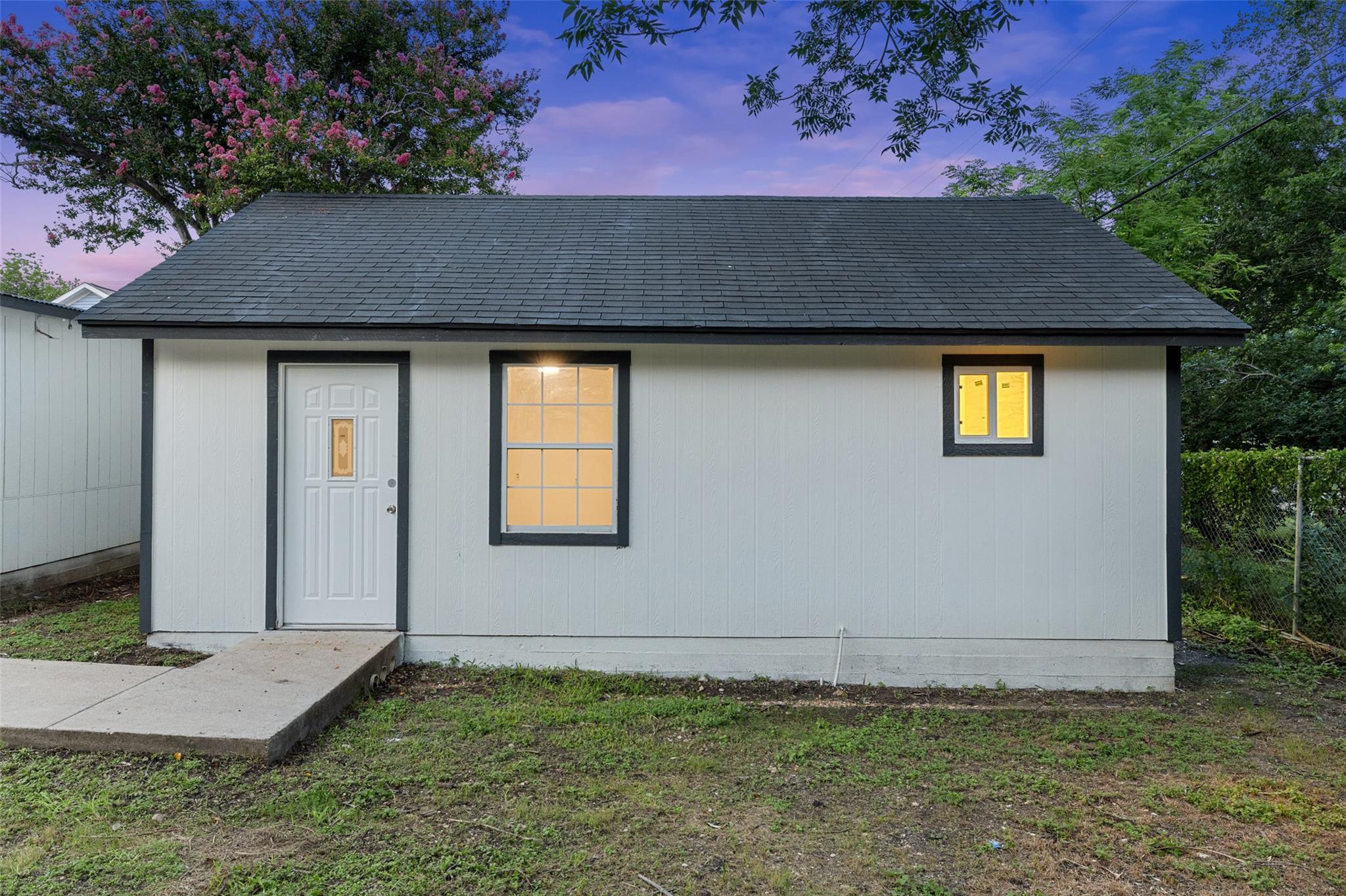 707 W 7th St, Taylor, TX 76574