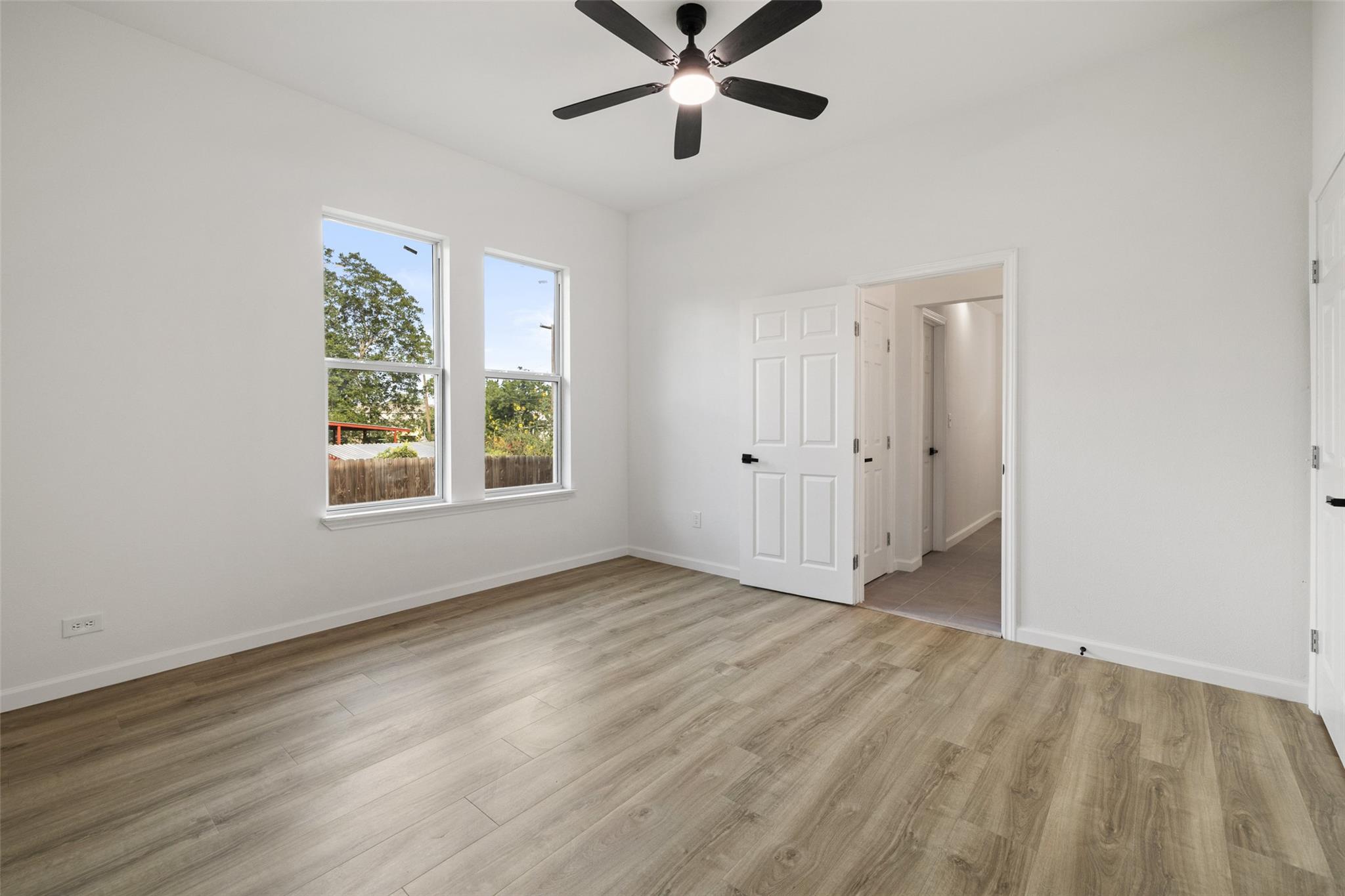 707 W 7th St, Taylor, TX 76574