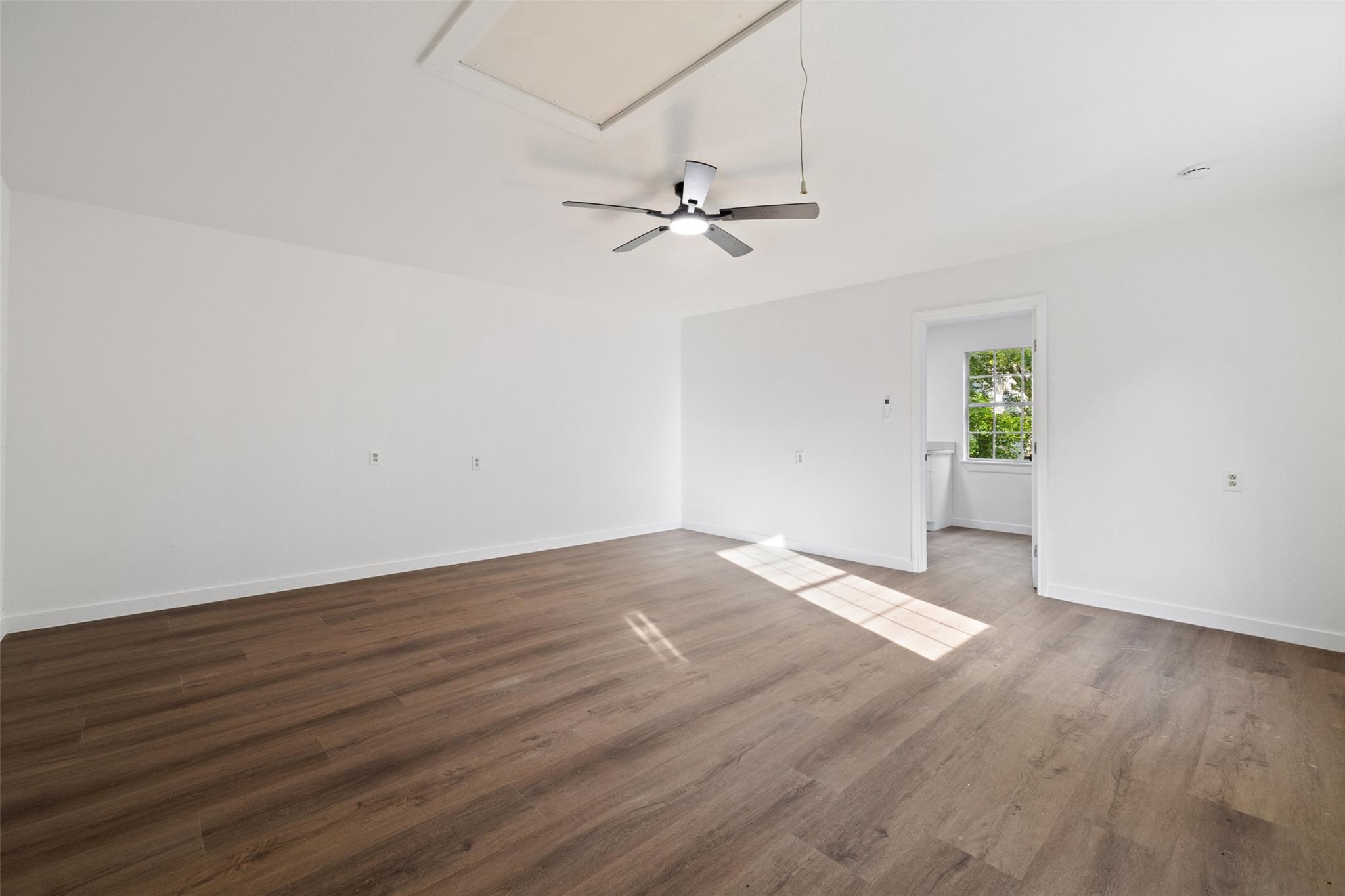 707 W 7th St, Taylor, TX 76574