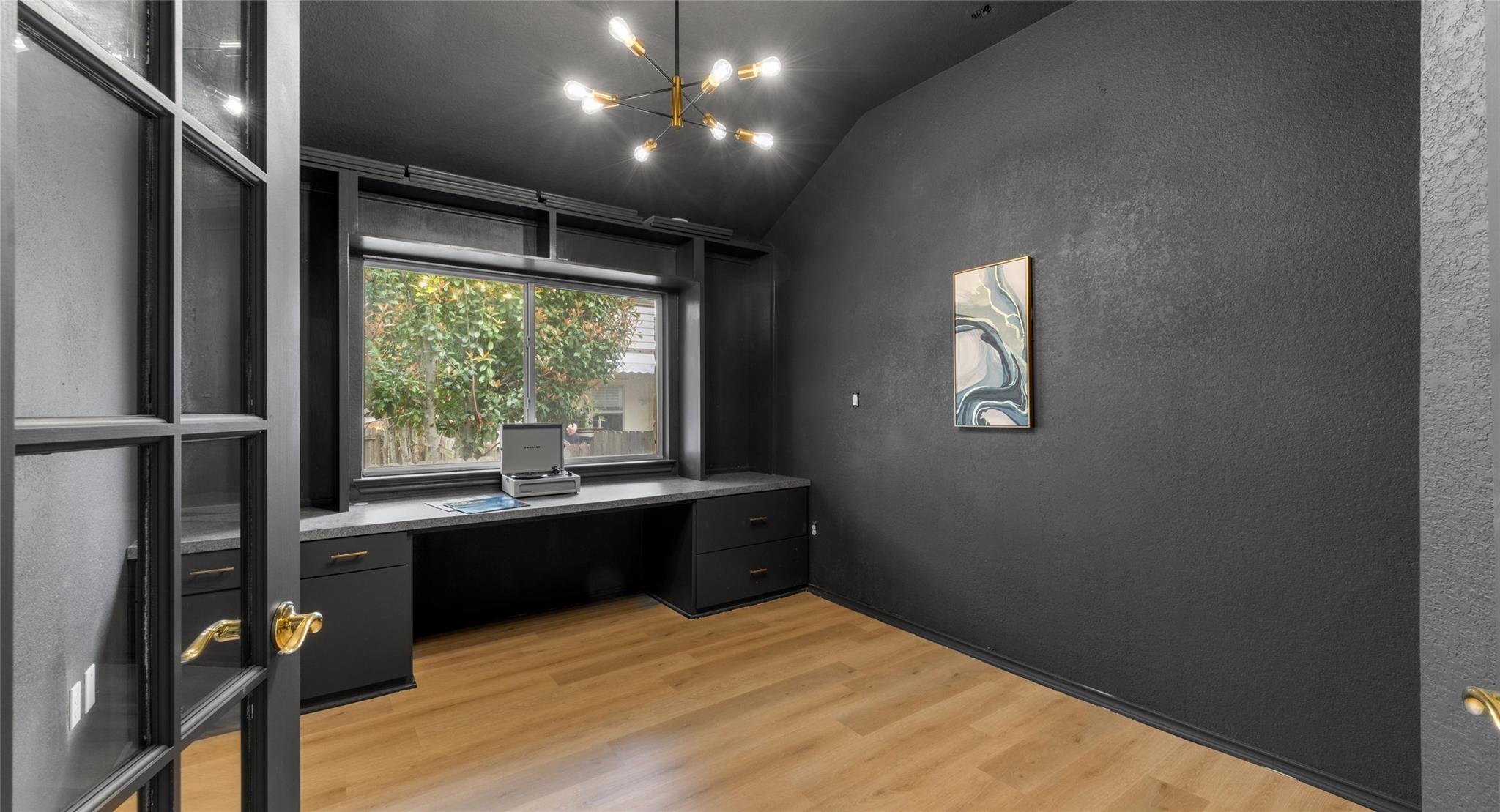 2527 Crenshaw Dr, Round Rock, TX 78664