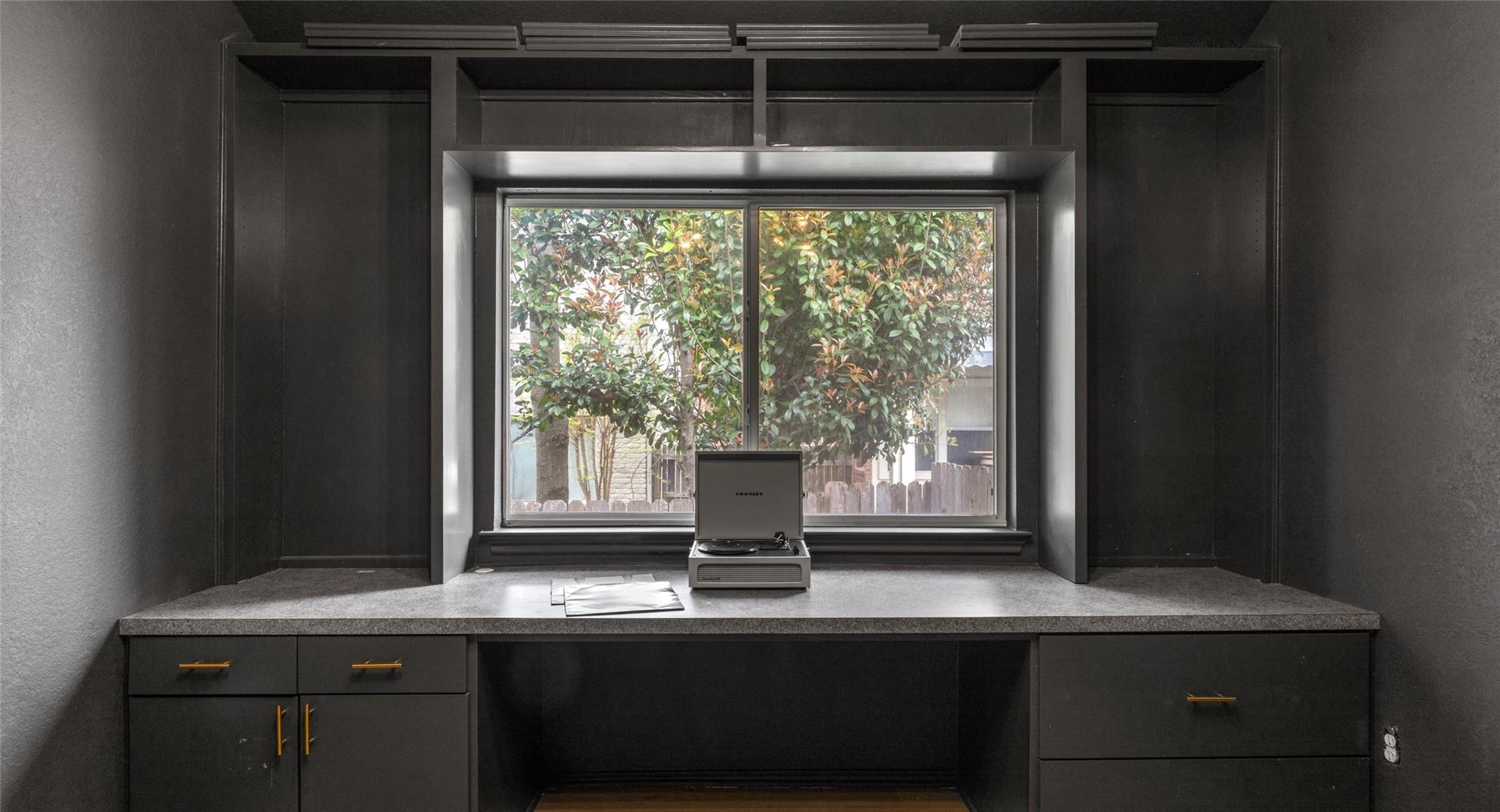 2527 Crenshaw Dr, Round Rock, TX 78664