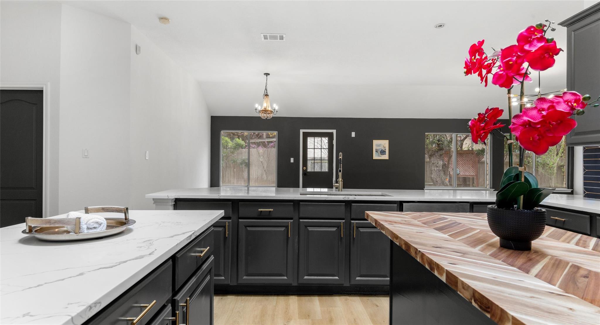 2527 Crenshaw Dr, Round Rock, TX 78664