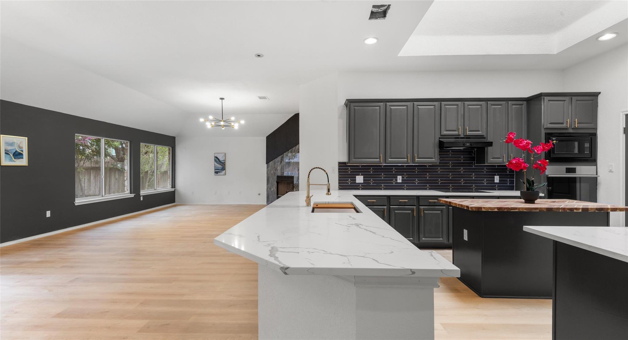 2527 Crenshaw Dr, Round Rock, TX 78664