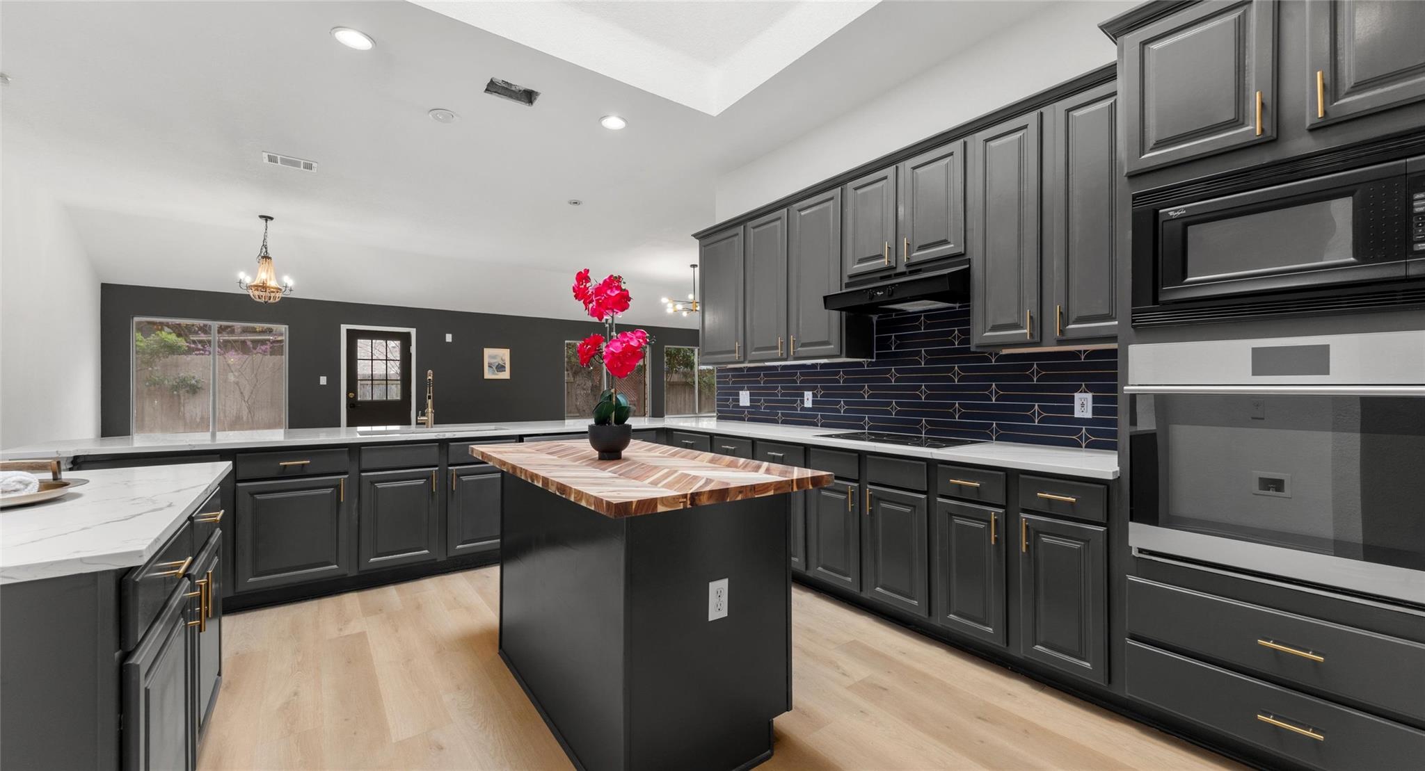 2527 Crenshaw Dr, Round Rock, TX 78664