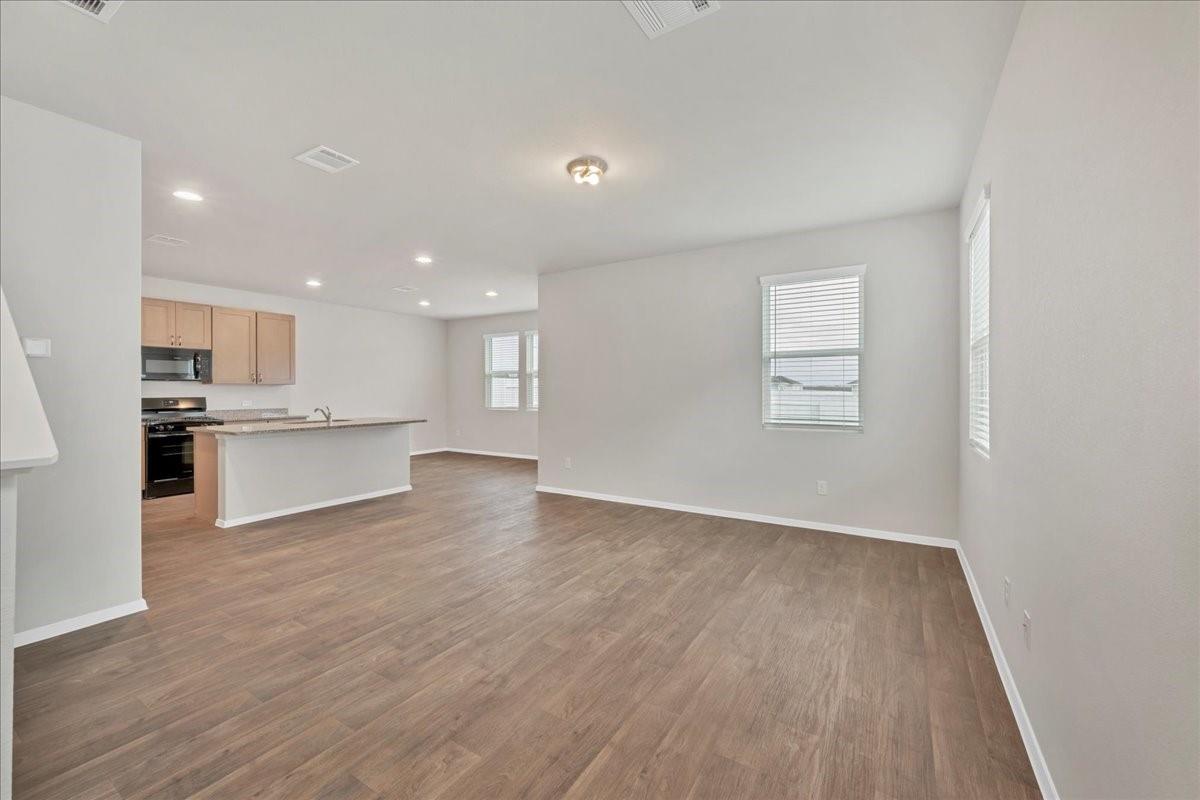 116 Honeybee Ln, Elgin, TX 78621