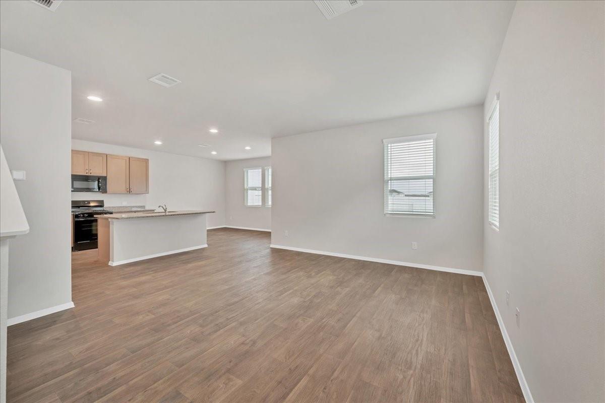 116 Honeybee Ln, Elgin, TX 78621