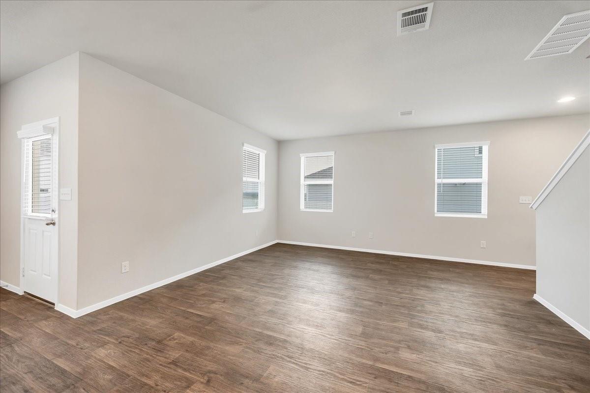 116 Honeybee Ln, Elgin, TX 78621