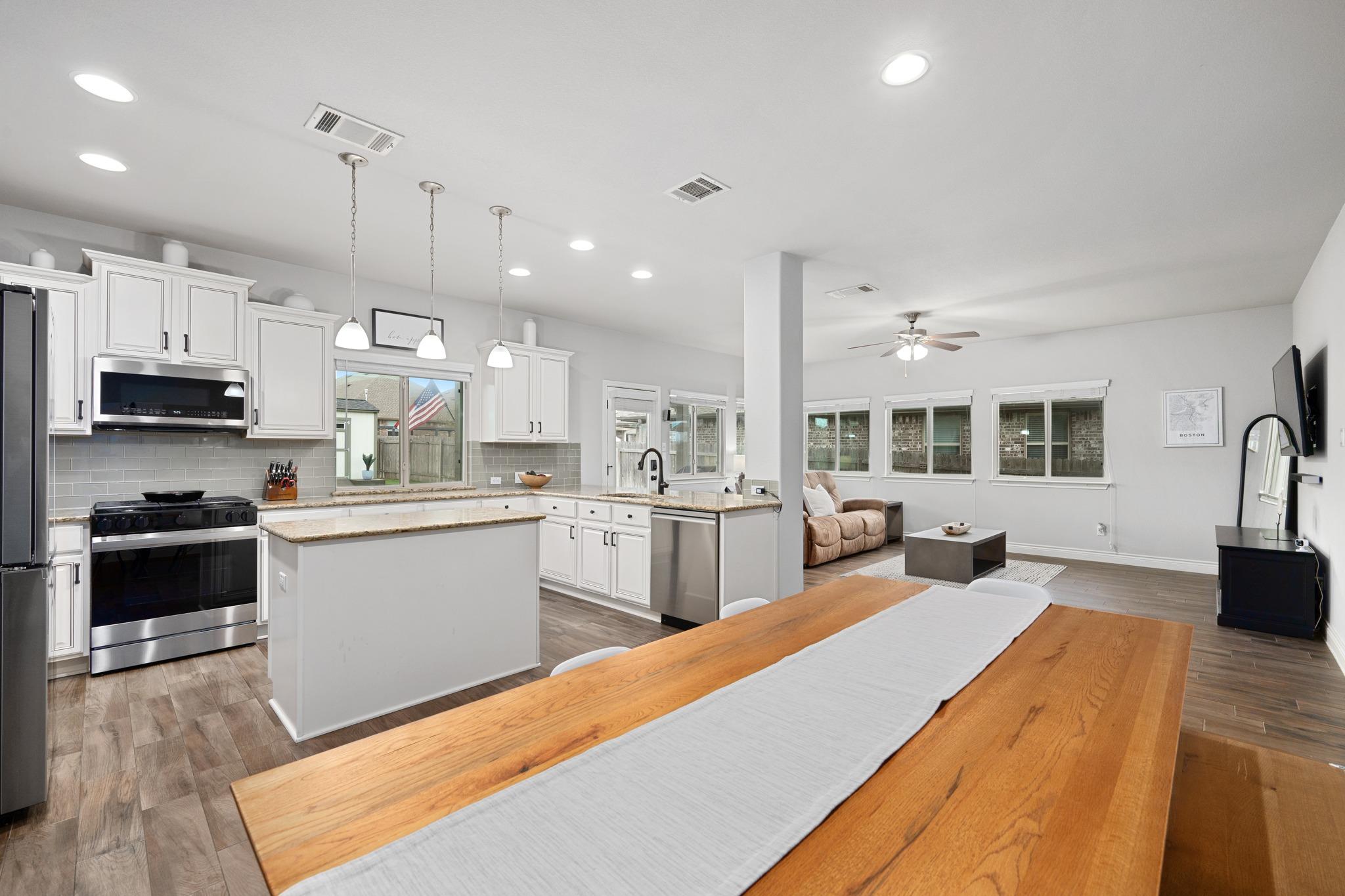 144 Mount Ellen St, Hutto, TX 78634