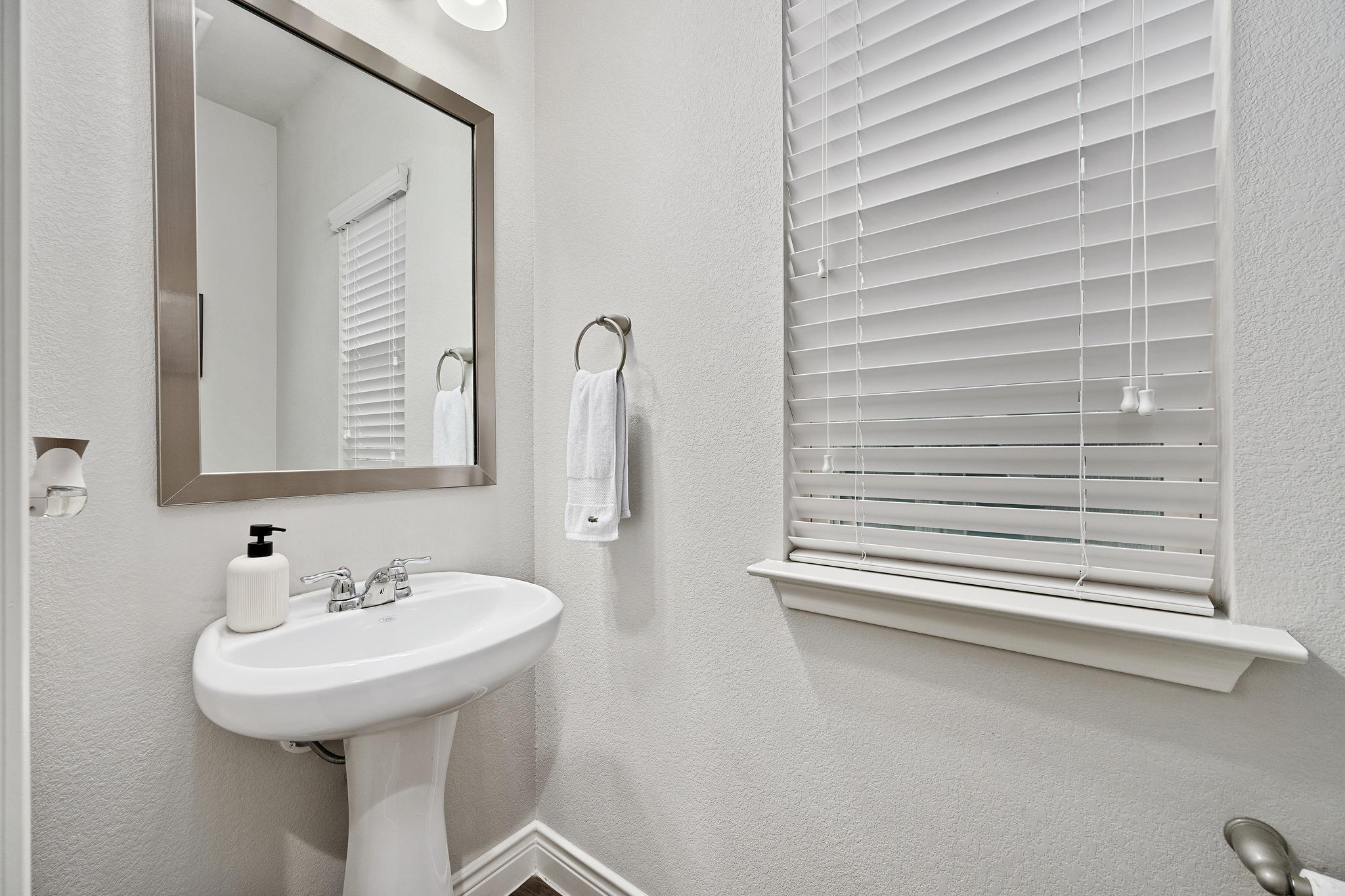 144 Mount Ellen St, Hutto, TX 78634