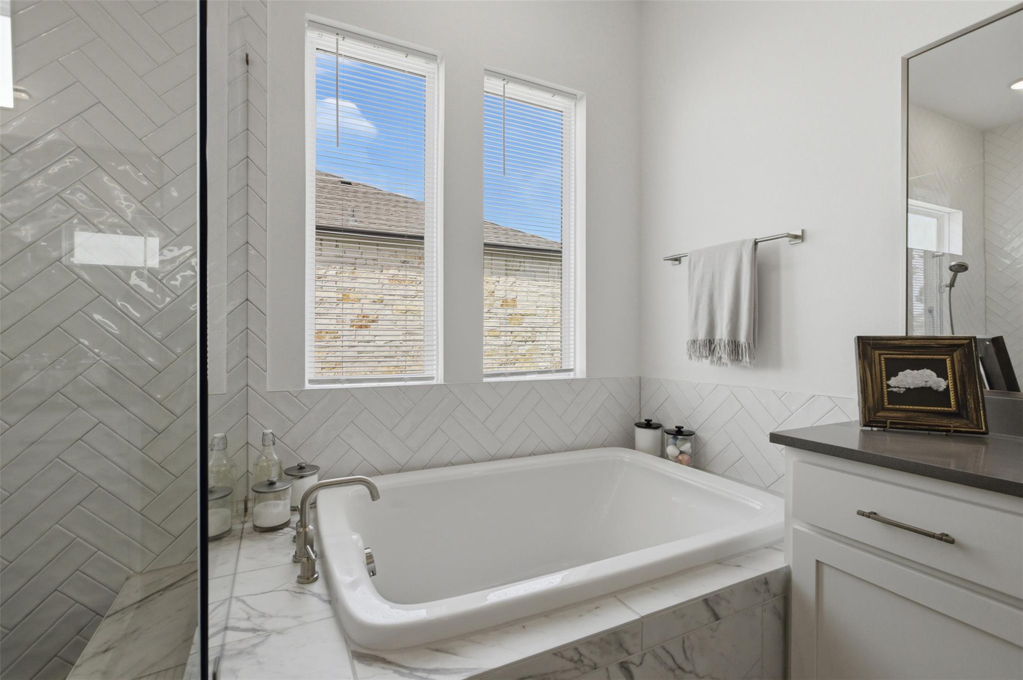 6101 Diversion Cir, Lago Vista, TX 78645