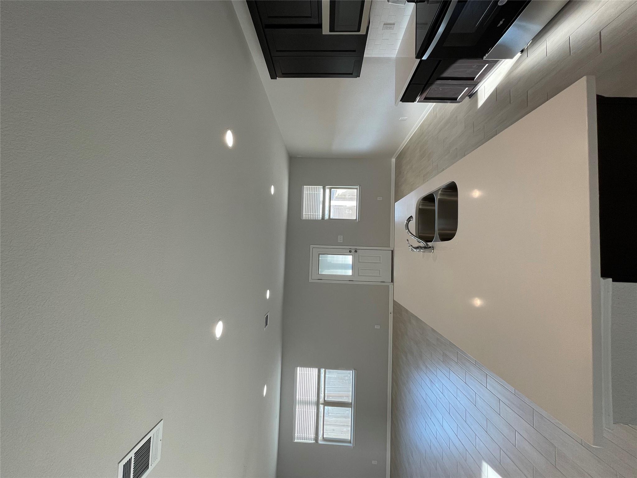 125 Old Stagecoach Rd, Jarrell, TX 76537