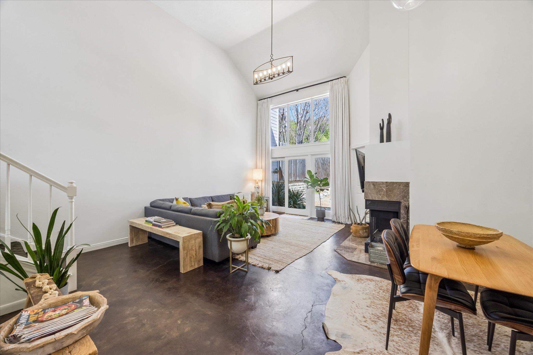 6602 Mesa Hollow Dr, Austin, TX 78750