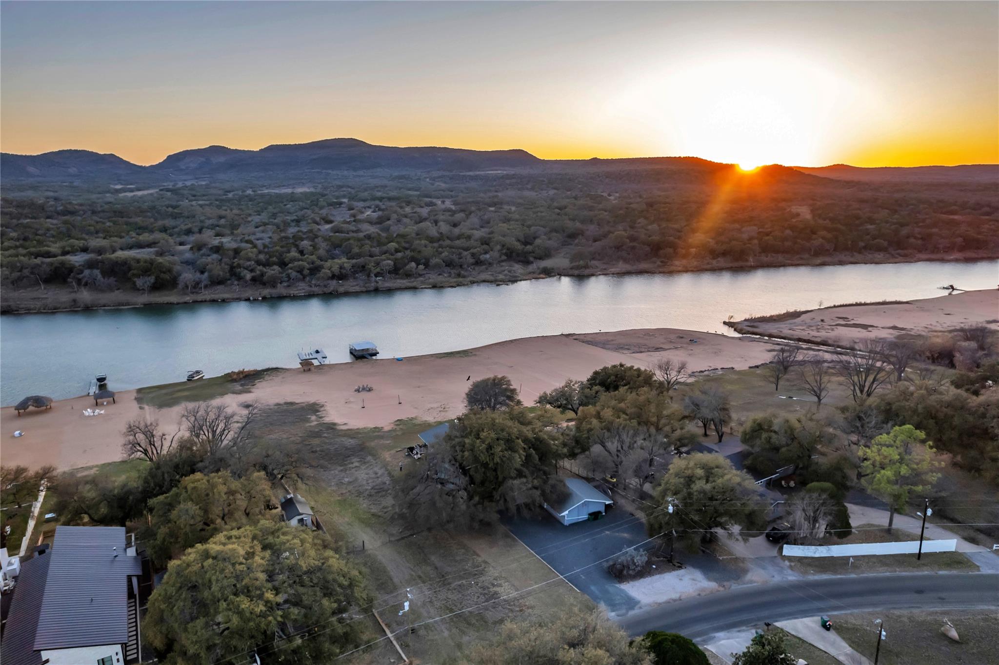 4306 River Oaks Dr, Kingsland, TX 78639