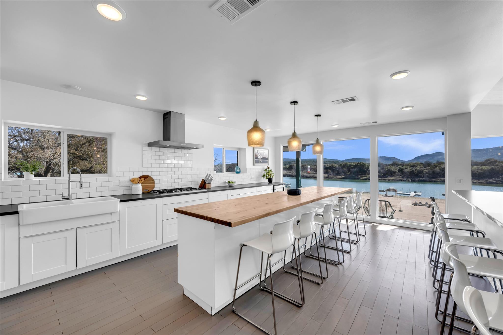 4306 River Oaks Dr, Kingsland, TX 78639