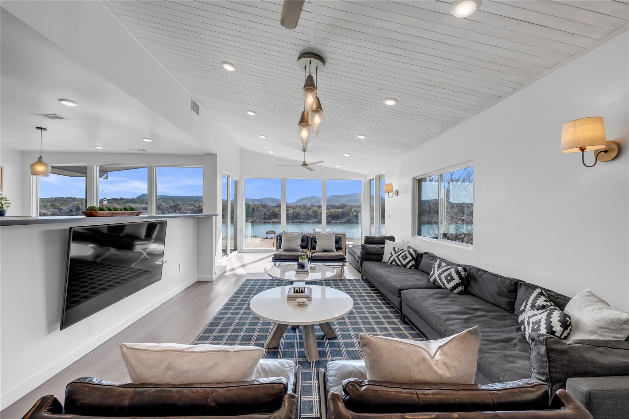 4306 River Oaks Dr, Kingsland, TX 78639