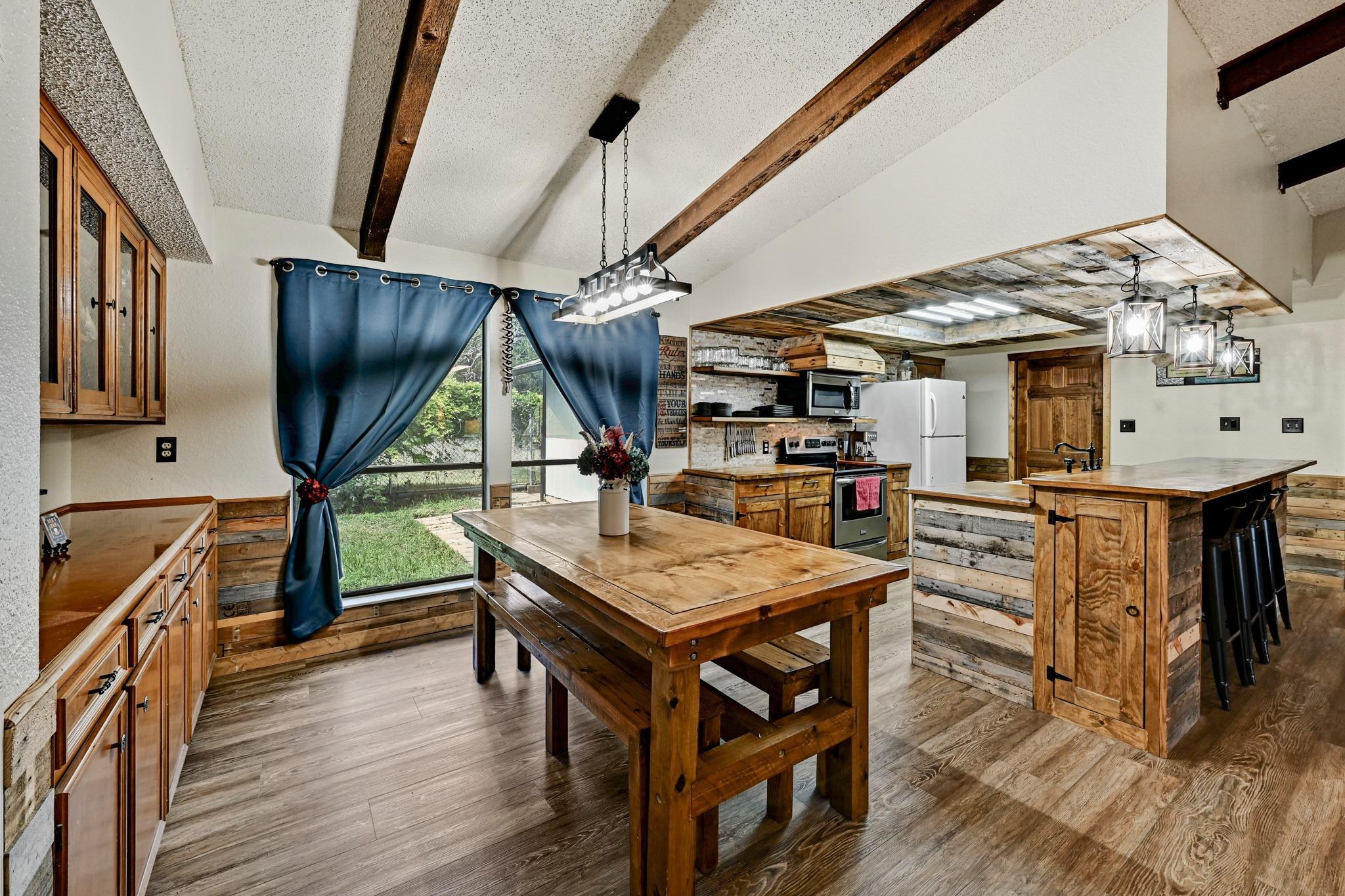 21506 Horseshoe Loop, Lago Vista, TX 78645