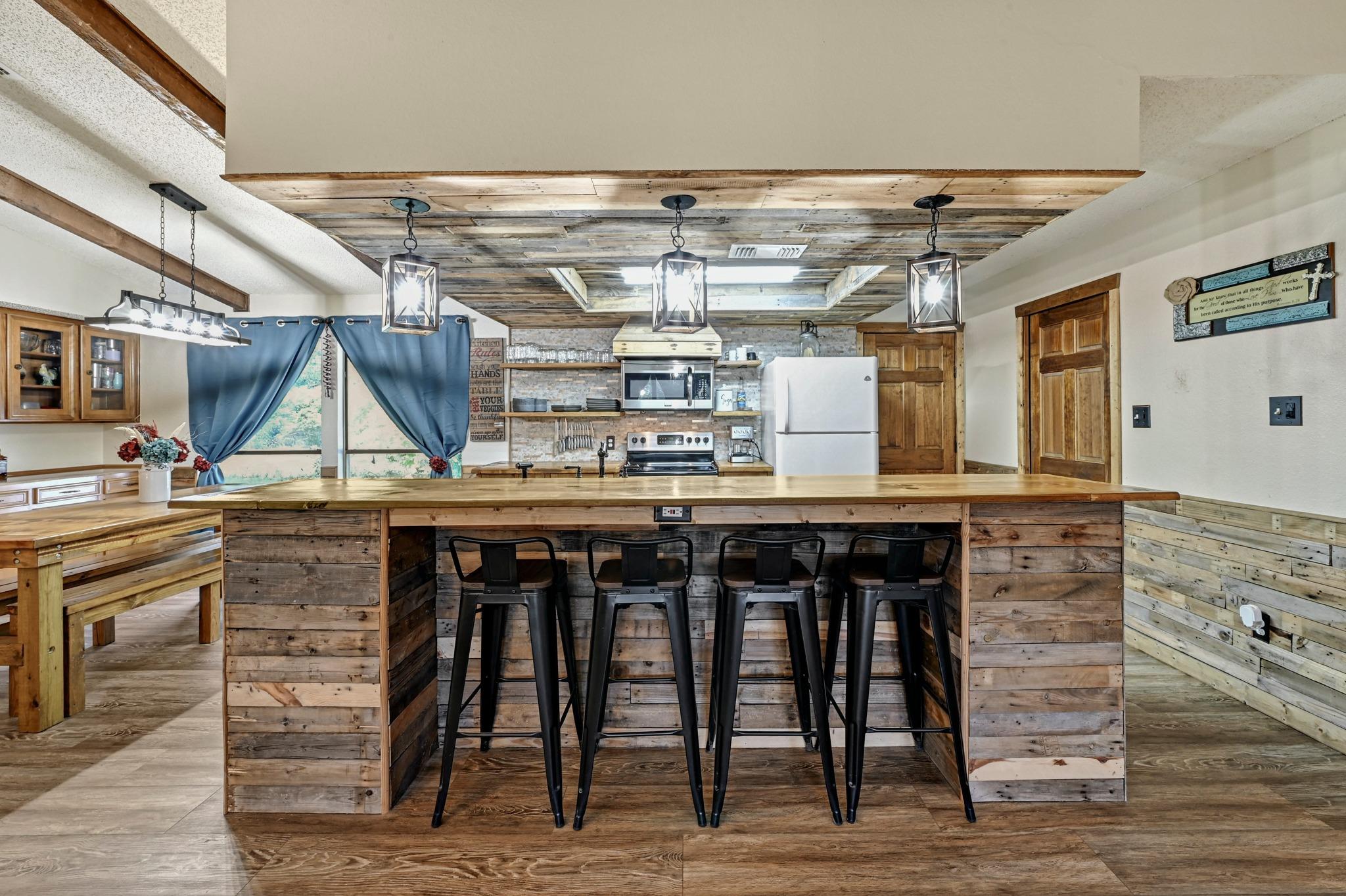 21506 Horseshoe Loop, Lago Vista, TX 78645