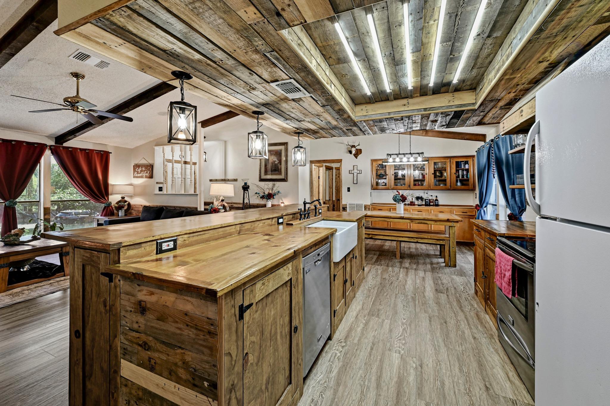 21506 Horseshoe Loop, Lago Vista, TX 78645