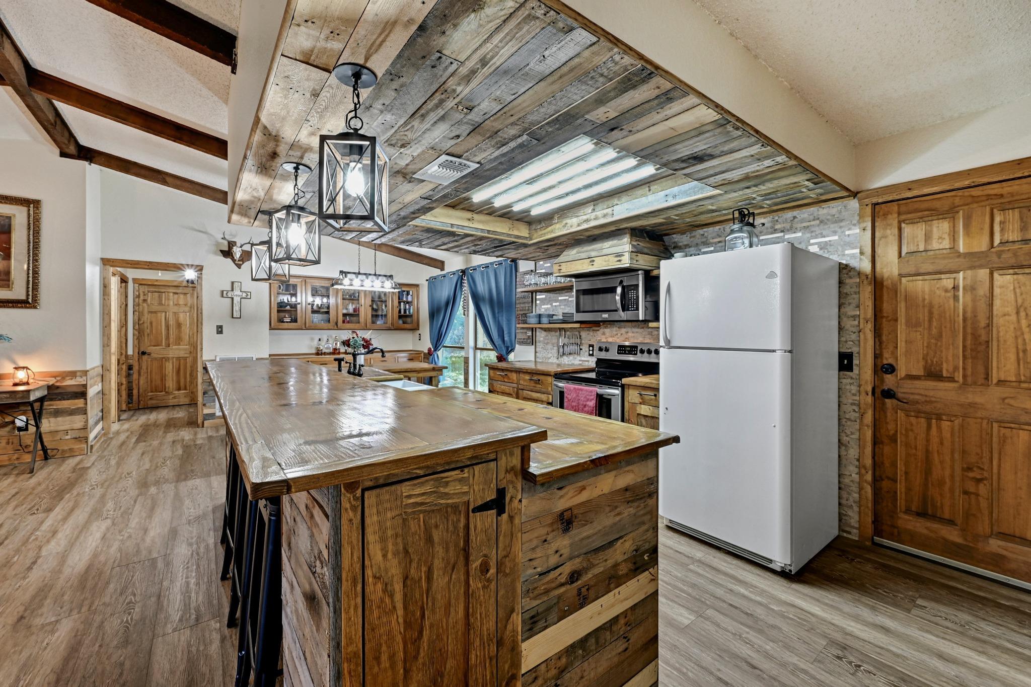 21506 Horseshoe Loop, Lago Vista, TX 78645