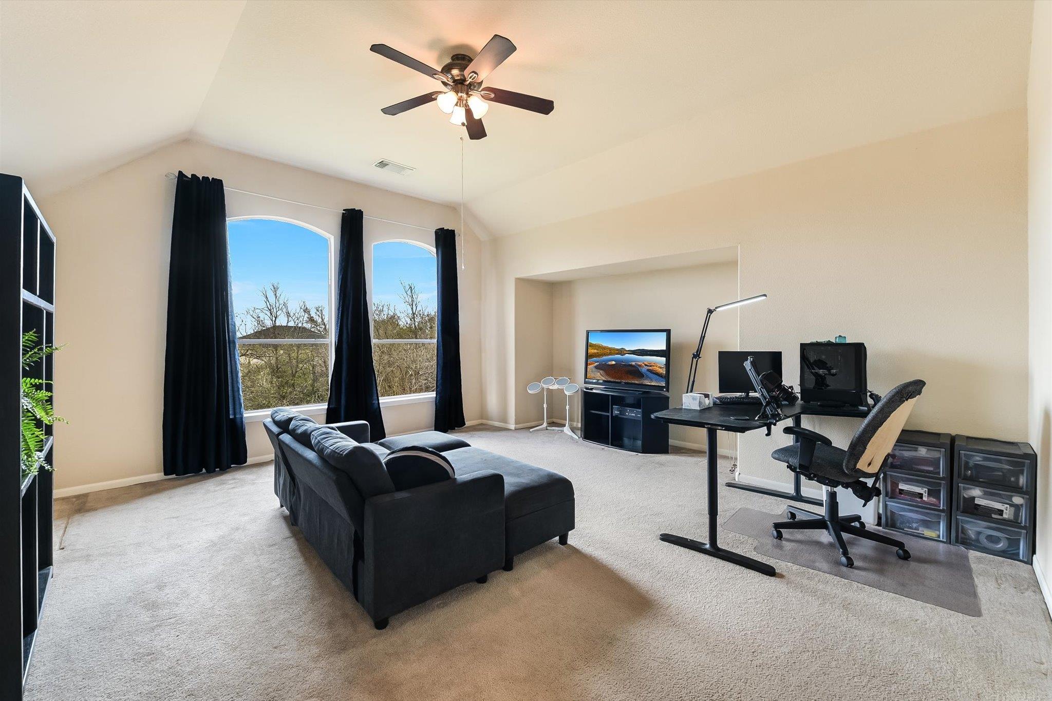 221 Abbey Dr, Austin, TX 78737