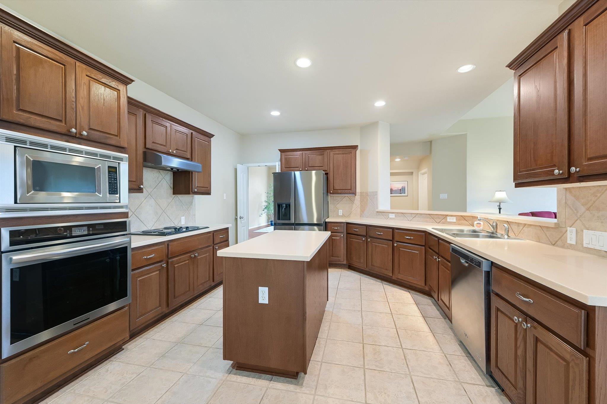 221 Abbey Dr, Austin, TX 78737