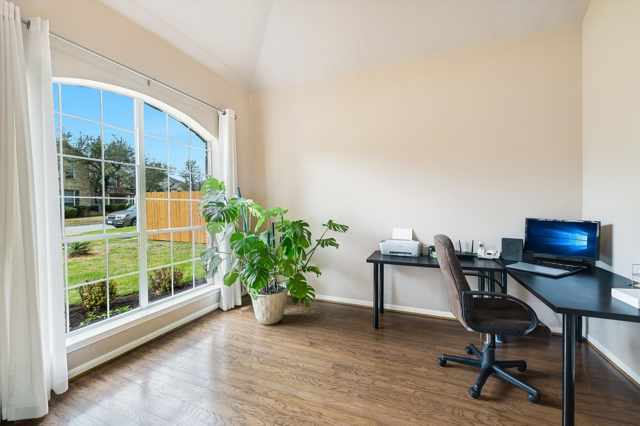 221 Abbey Dr, Austin, TX 78737