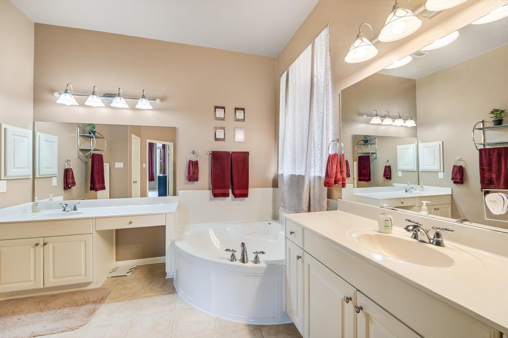 221 Abbey Dr, Austin, TX 78737