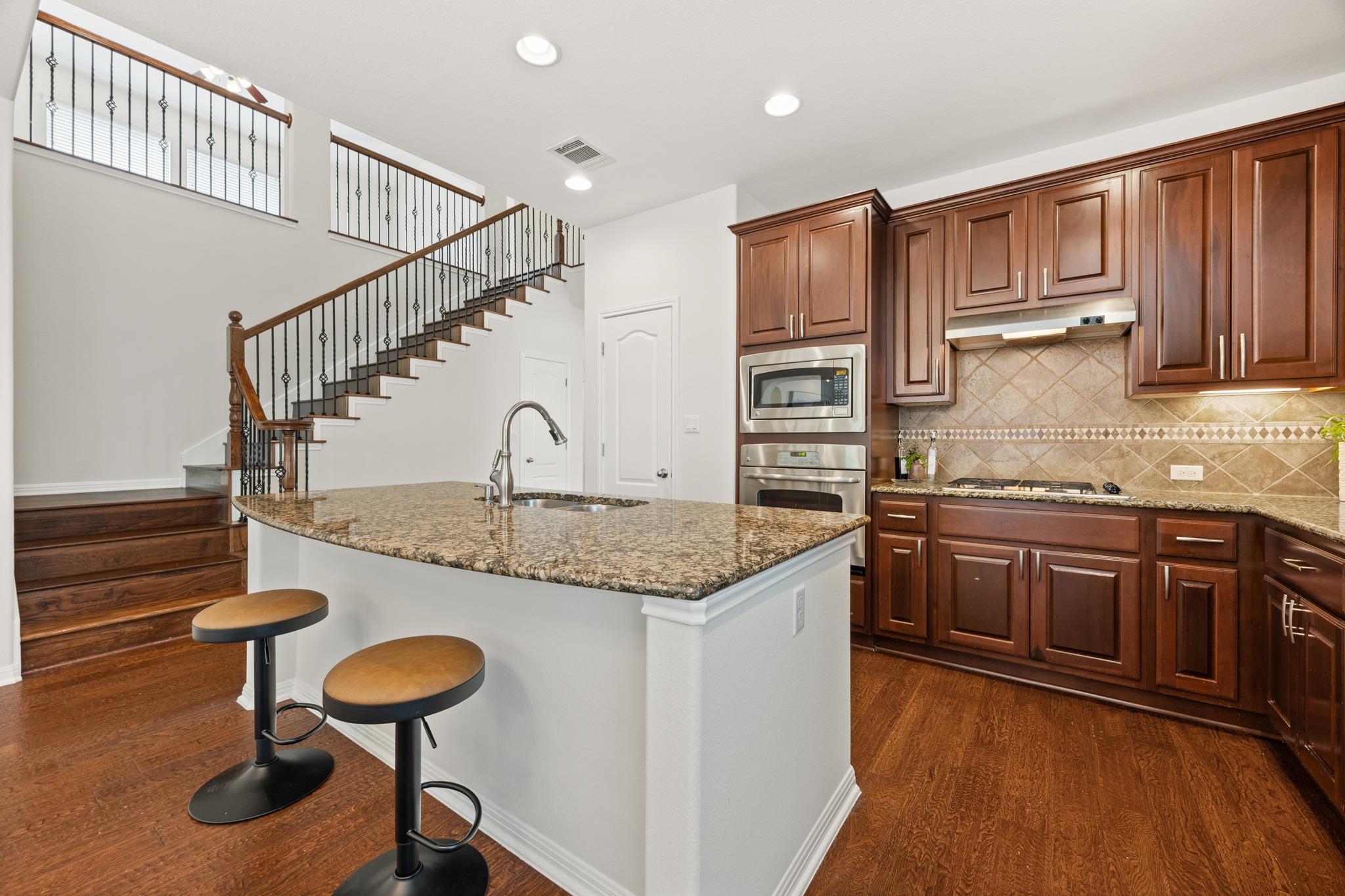 703 S Frontier Ln, Cedar Park, TX 78613