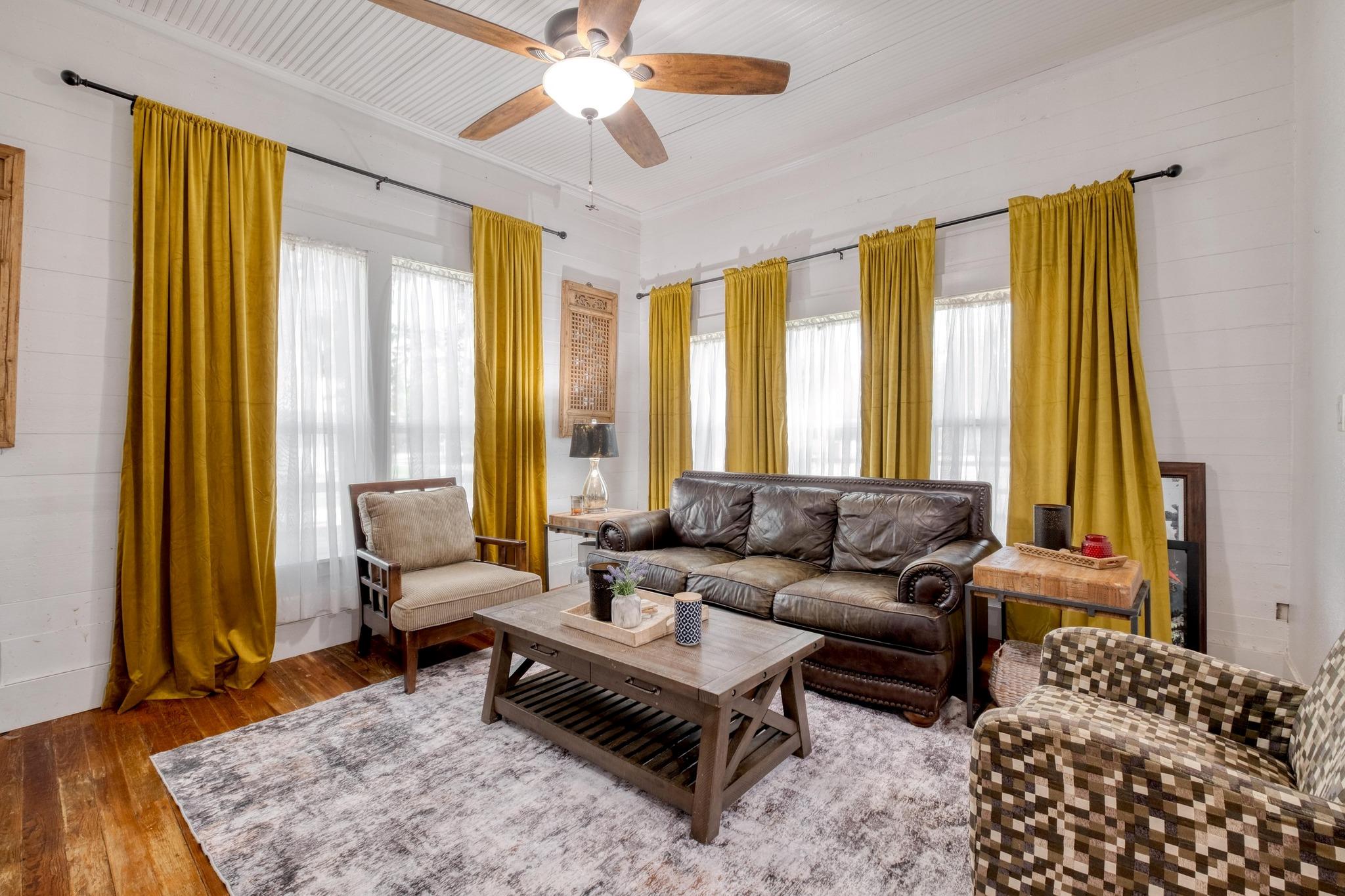 107 N Brazos St, Granger, TX 76530