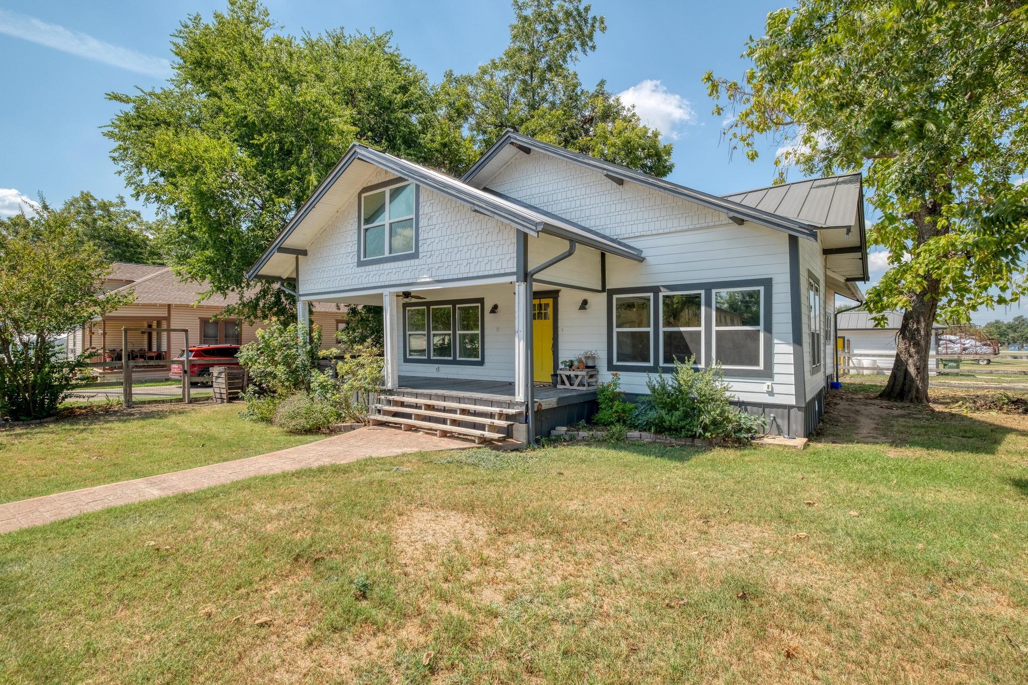 107 N Brazos St, Granger, TX 76530