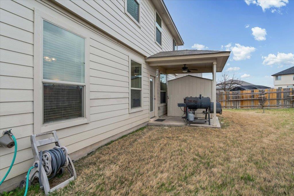 212 Plata Ln, Jarrell, TX 76537