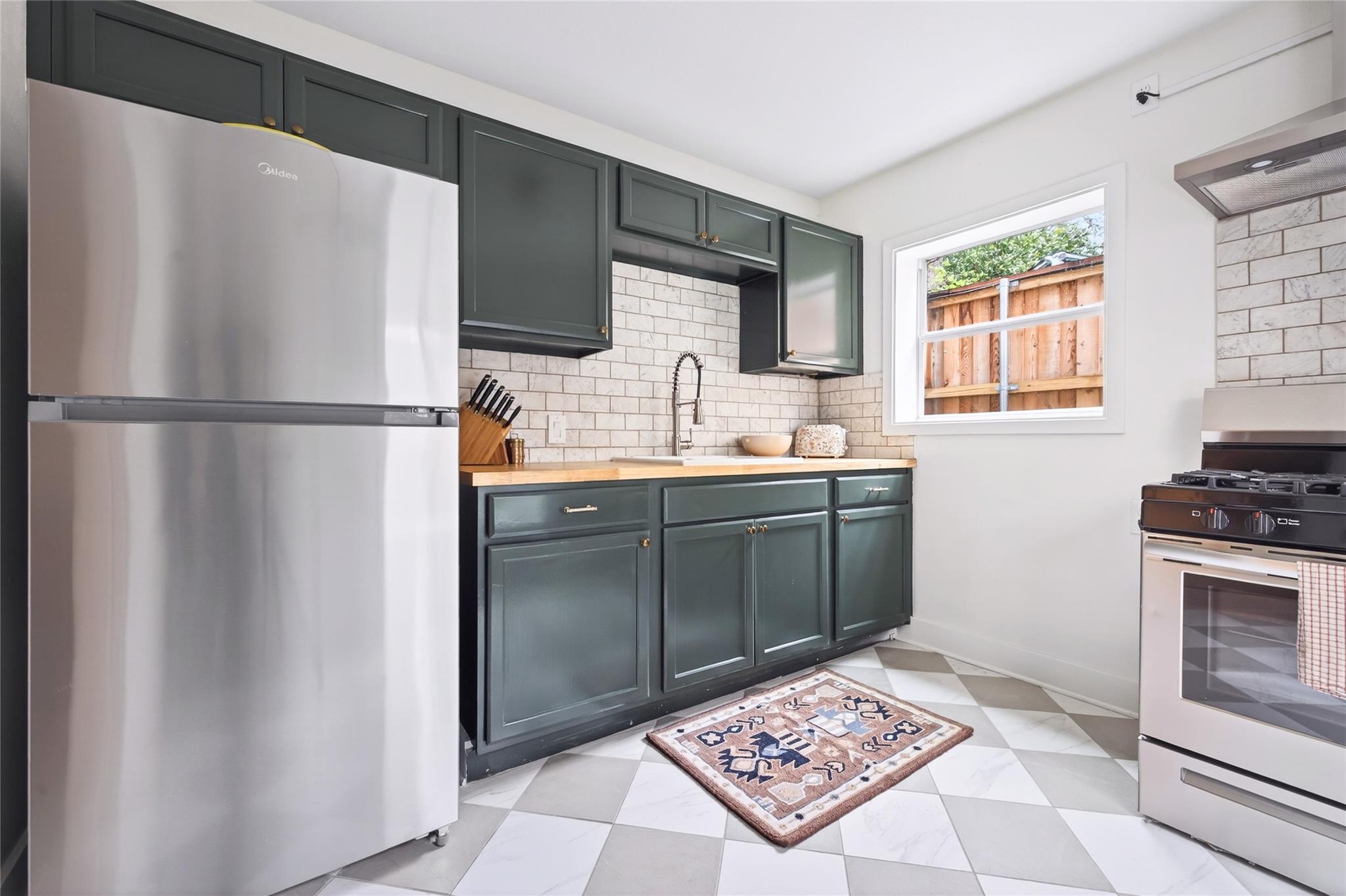 1706 PALMA PZ # A, Austin, TX 78703