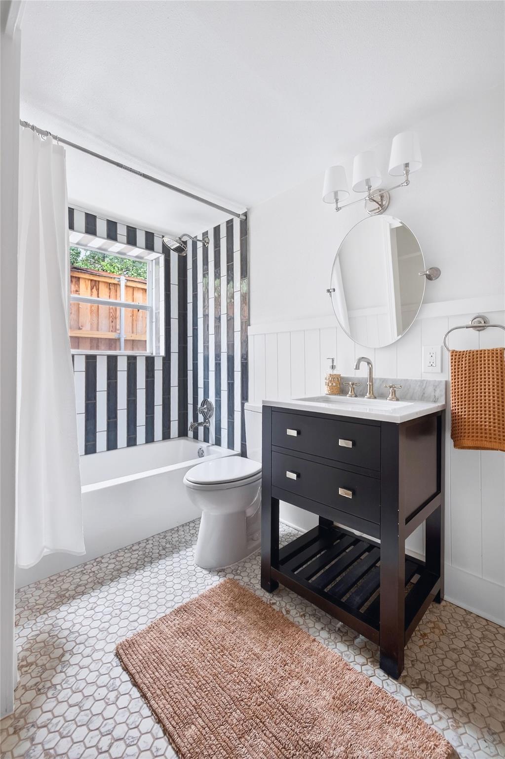 1706 PALMA PZ # A, Austin, TX 78703