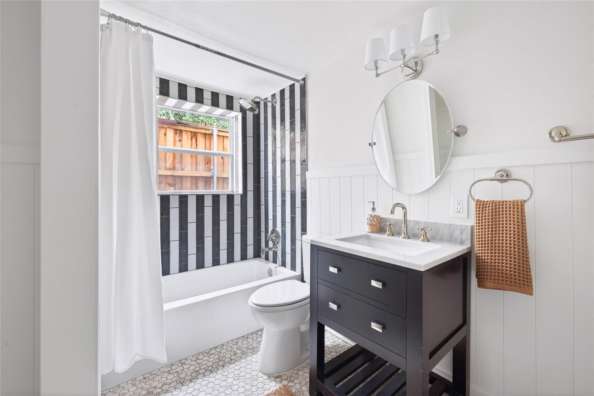 1706 PALMA PZ # A, Austin, TX 78703