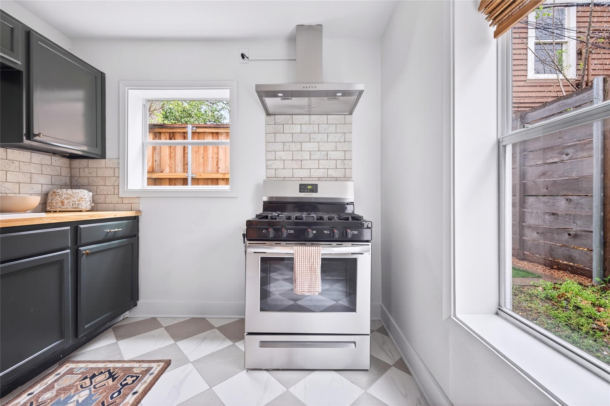 1706 PALMA PZ # A, Austin, TX 78703