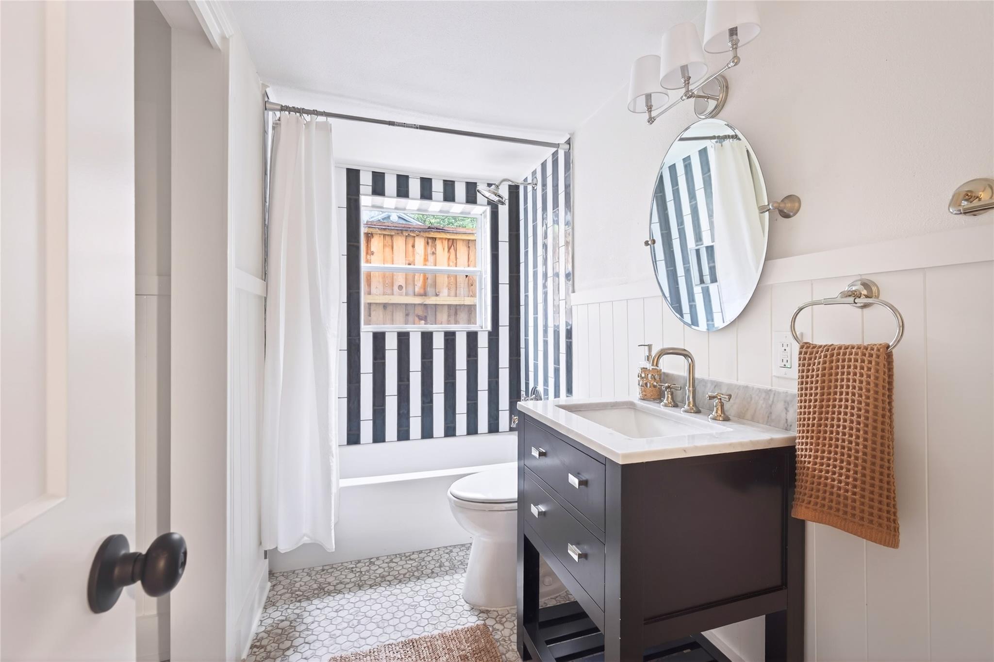 1706 PALMA PZ # A, Austin, TX 78703