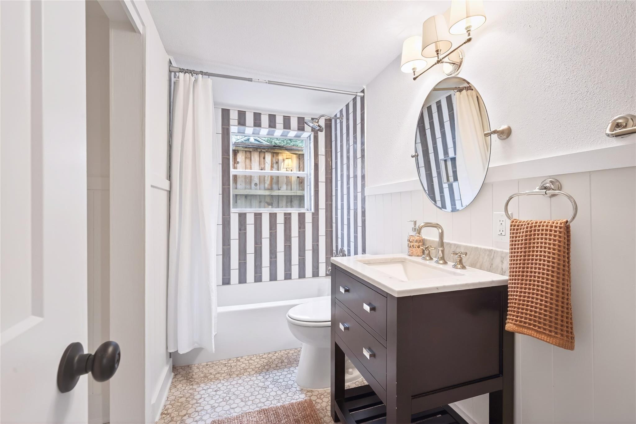 1706 PALMA PZ # A, Austin, TX 78703