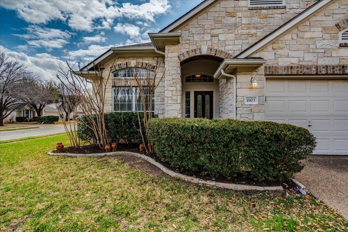 1903 Wood Glen Dr, Round Rock, TX 78681