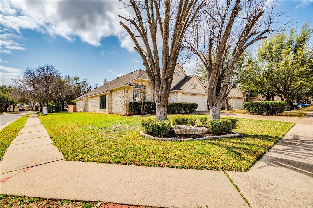 1903 Wood Glen Dr, Round Rock, TX 78681