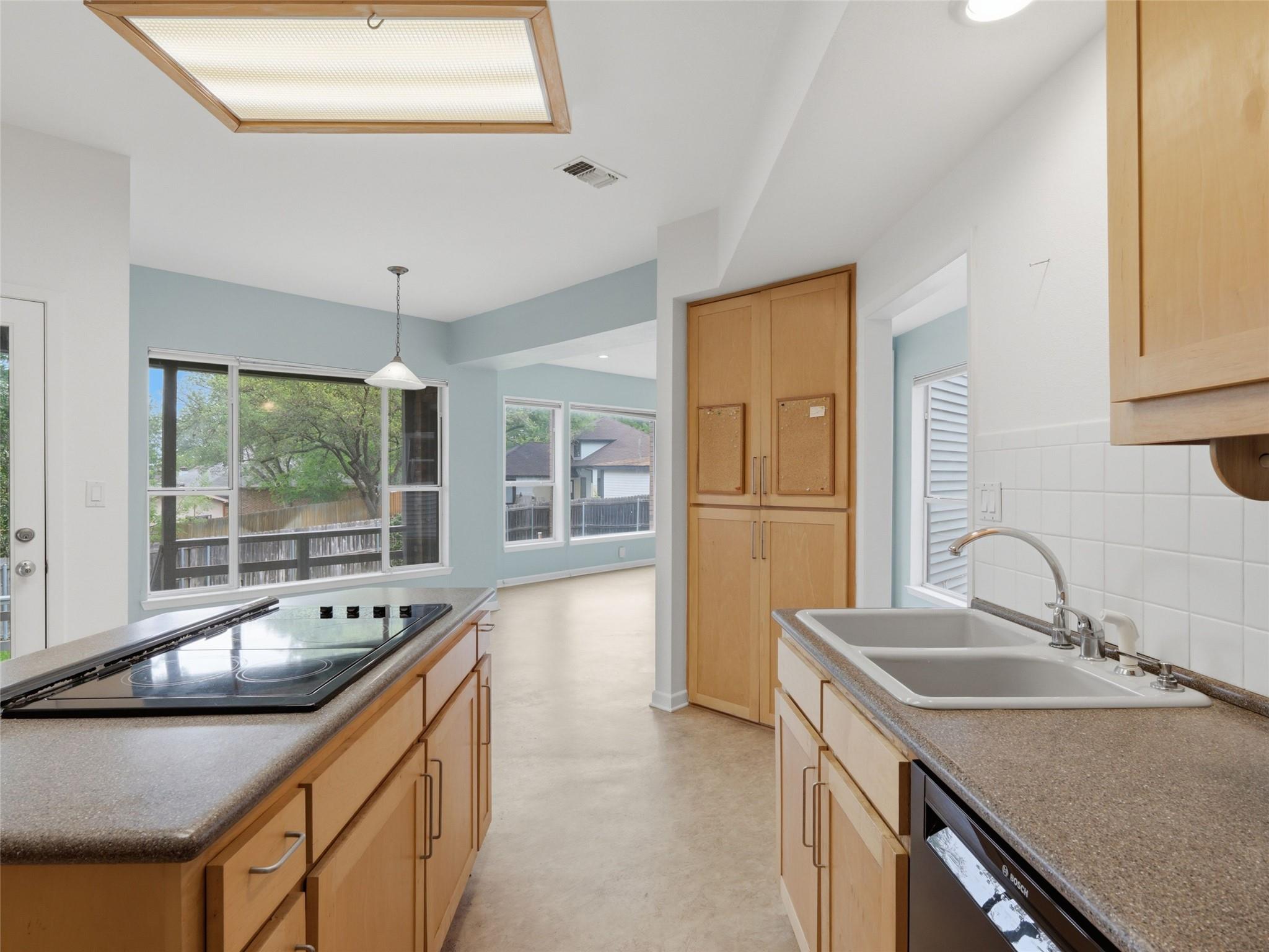 968 Queens Dr, New Braunfels, TX 78130