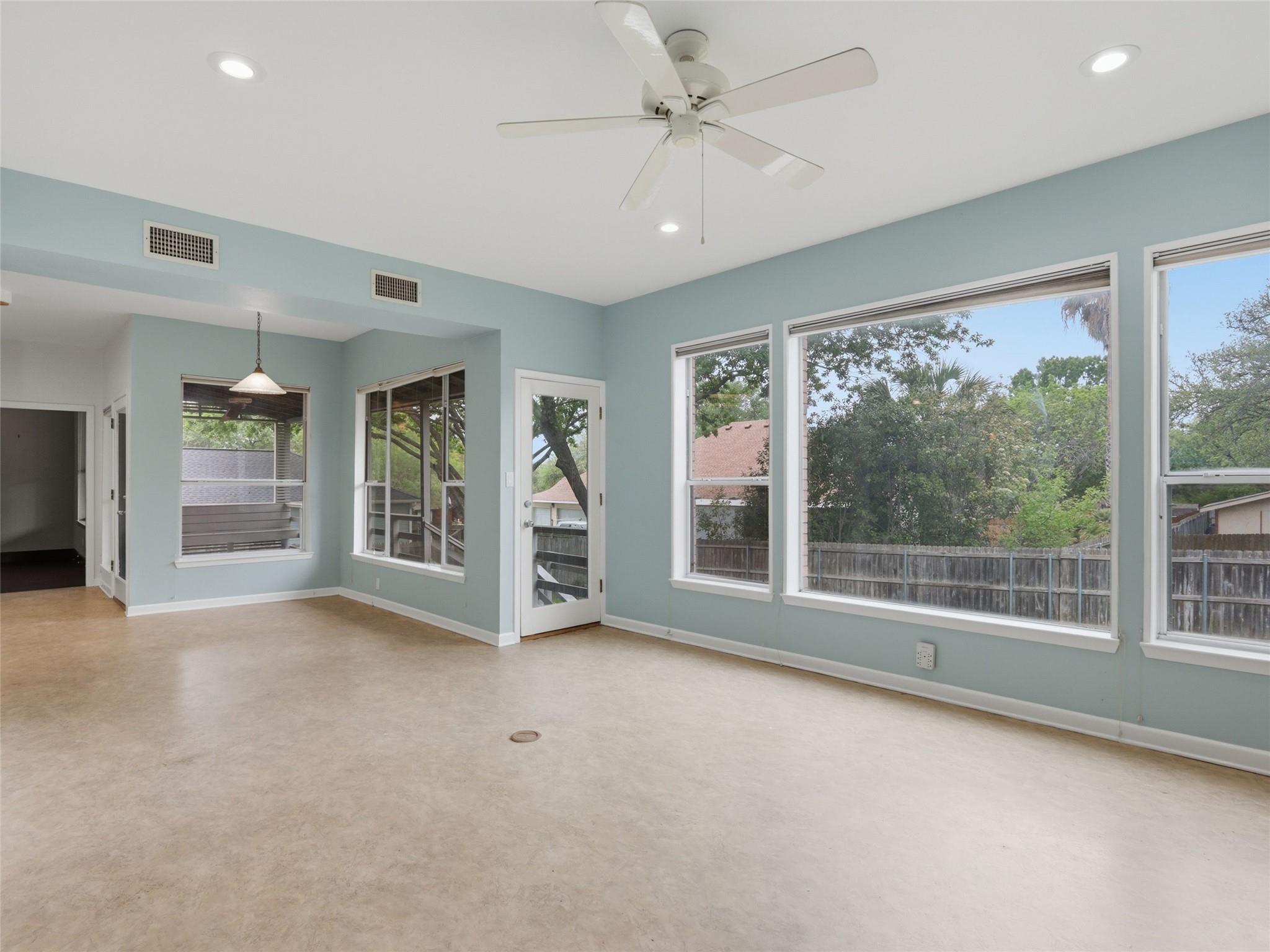 968 Queens Dr, New Braunfels, TX 78130