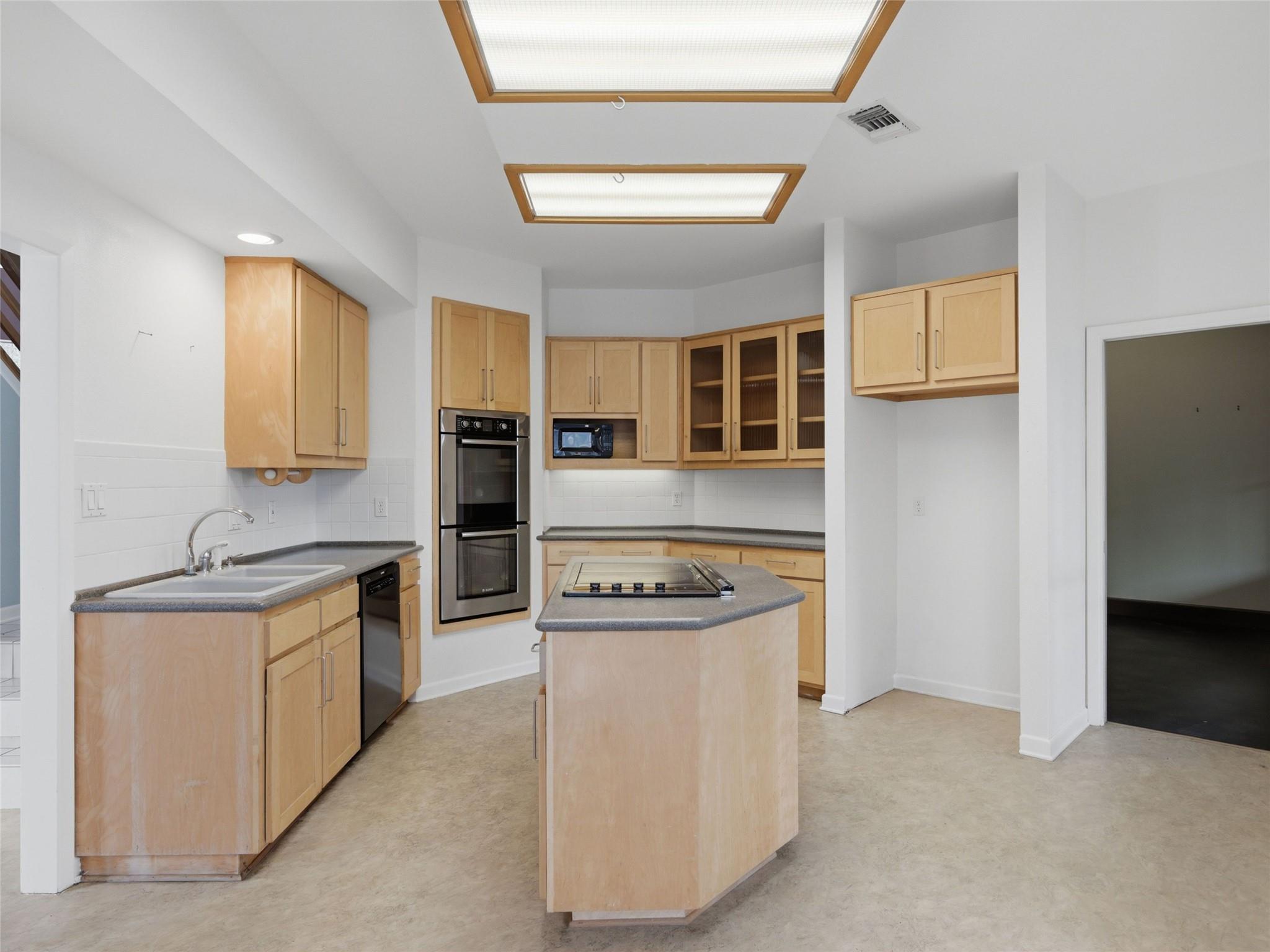 968 Queens Dr, New Braunfels, TX 78130