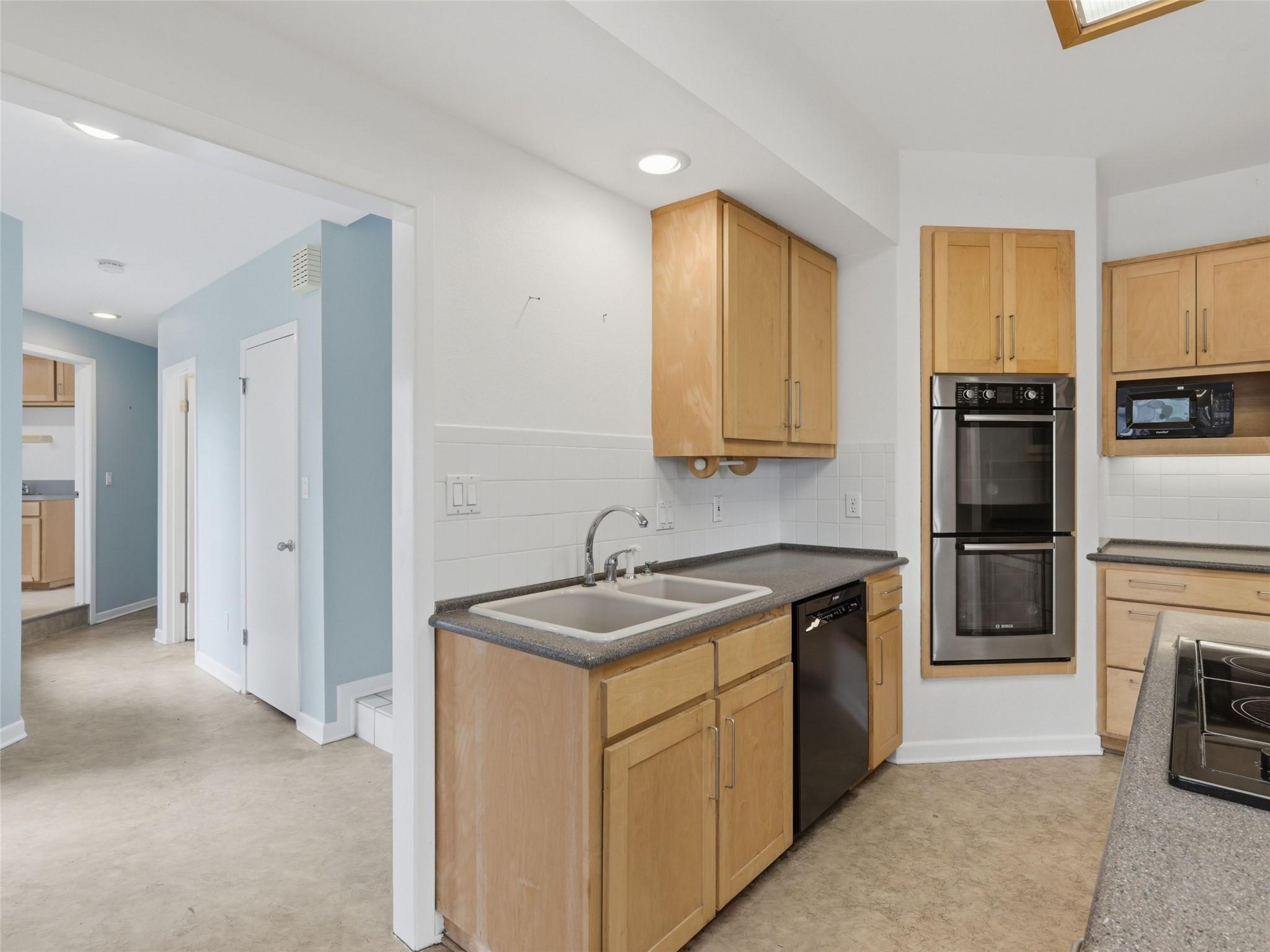 968 Queens Dr, New Braunfels, TX 78130