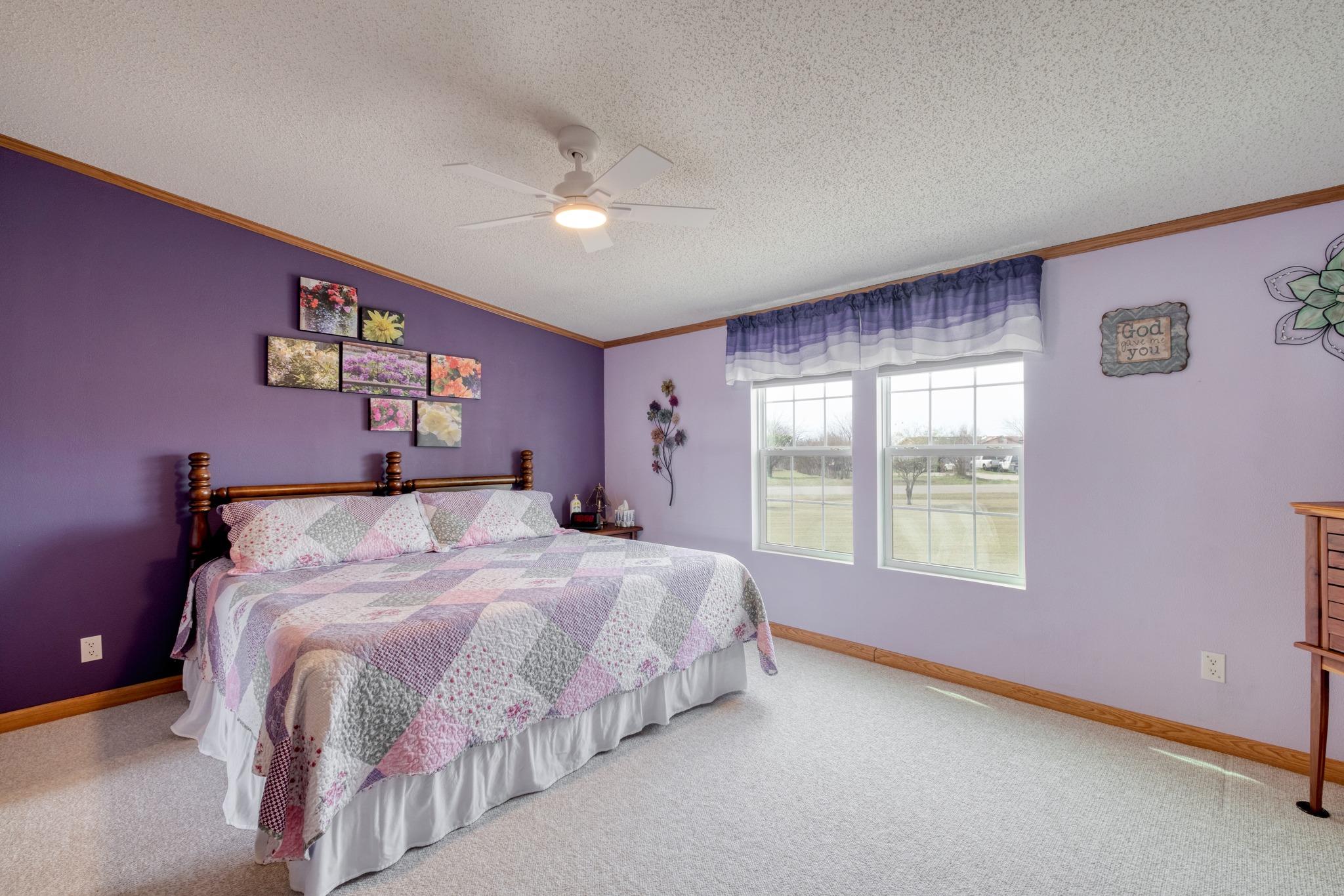 114 Thomas Park Dr, Hutto, TX 78634