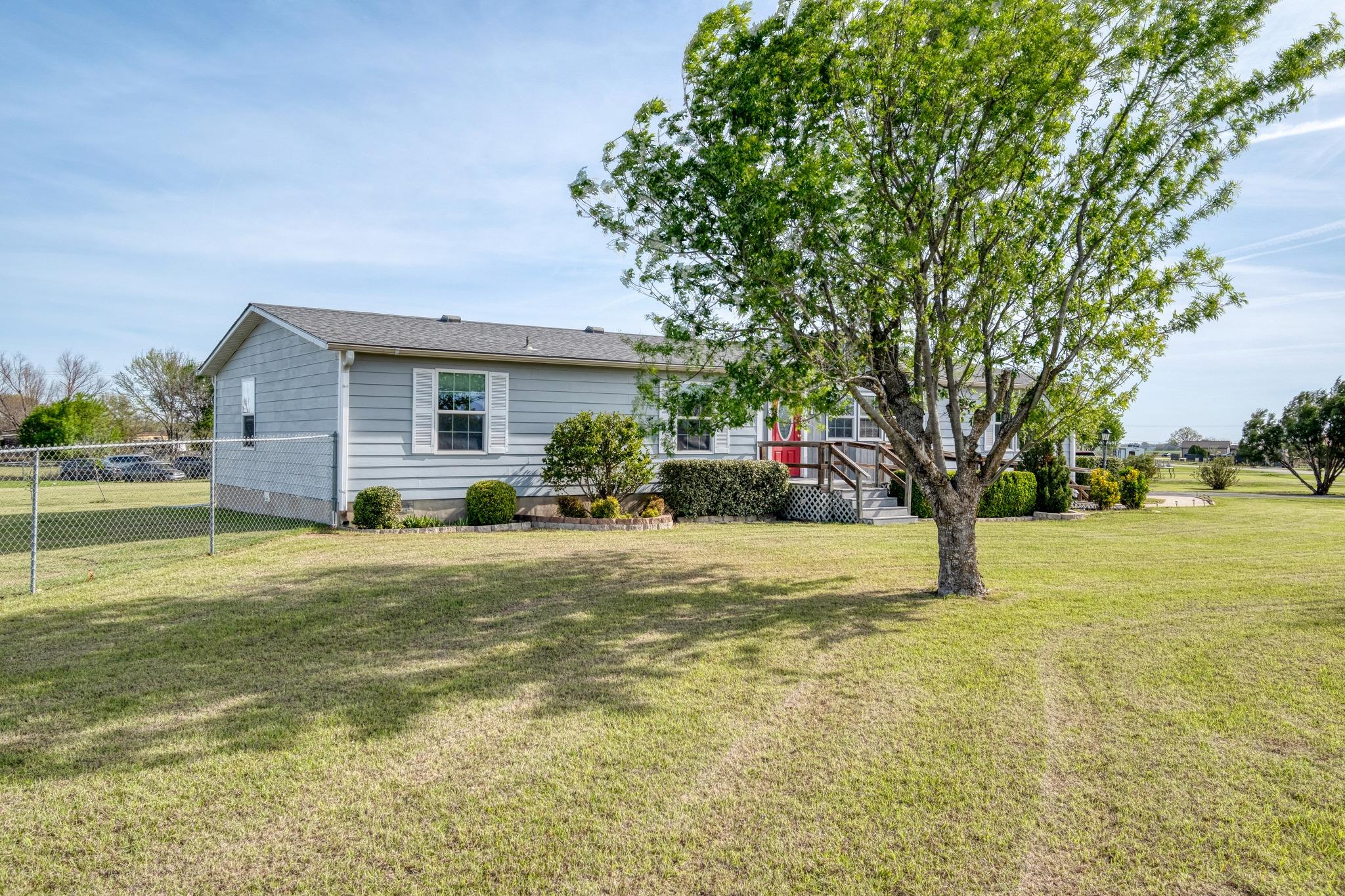 114 Thomas Park Dr, Hutto, TX 78634