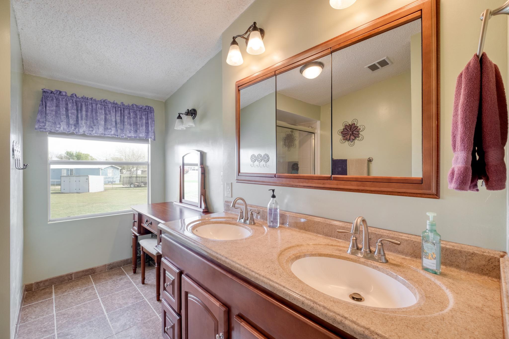 114 Thomas Park Dr, Hutto, TX 78634