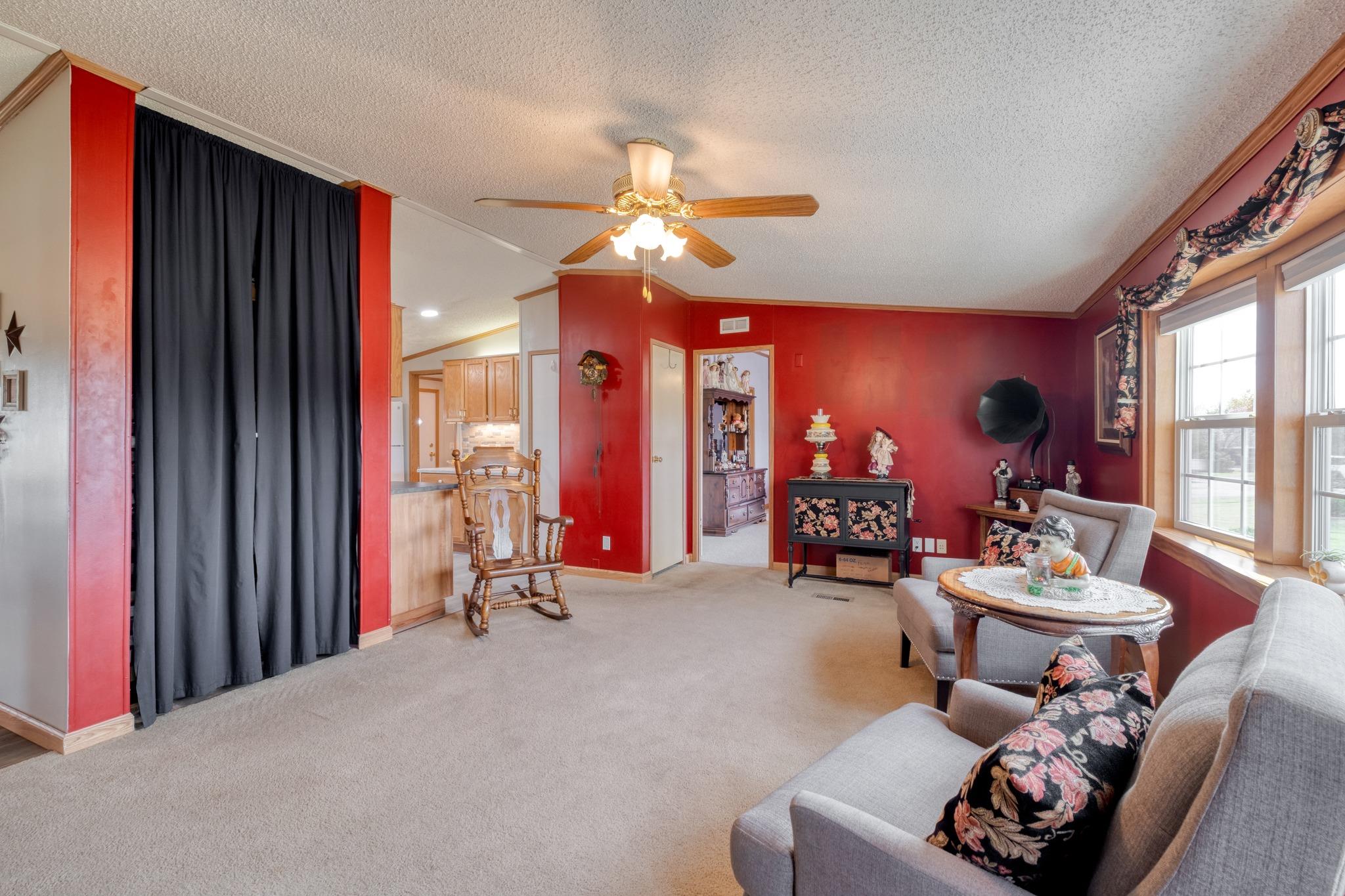 114 Thomas Park Dr, Hutto, TX 78634