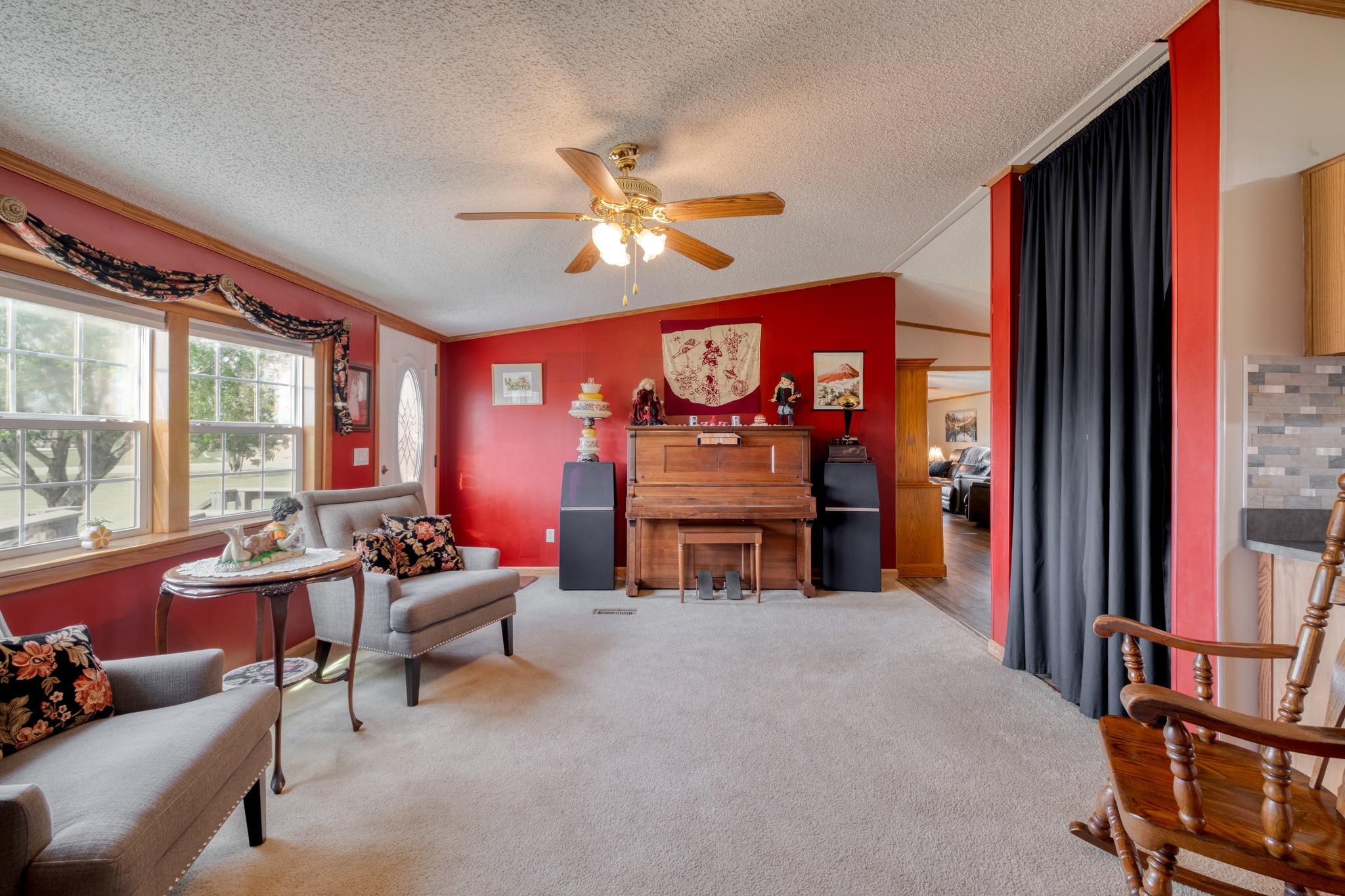 114 Thomas Park Dr, Hutto, TX 78634